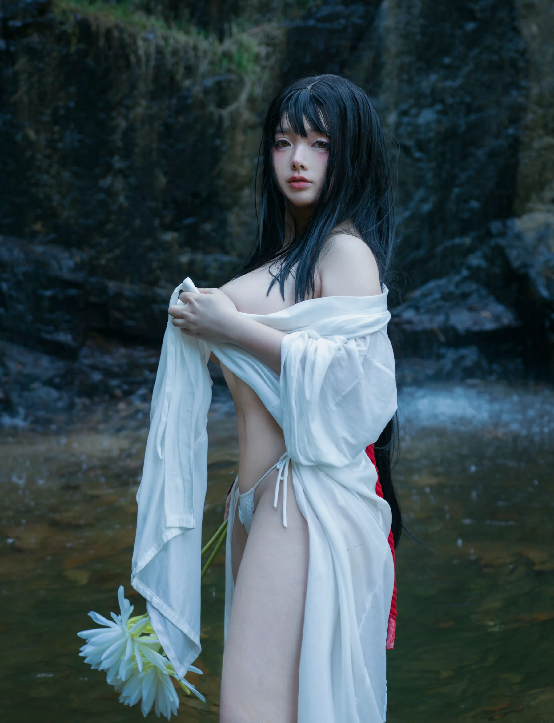 [COS福利] NinJA阿寨寨 – 神明巫女 - 爱照片