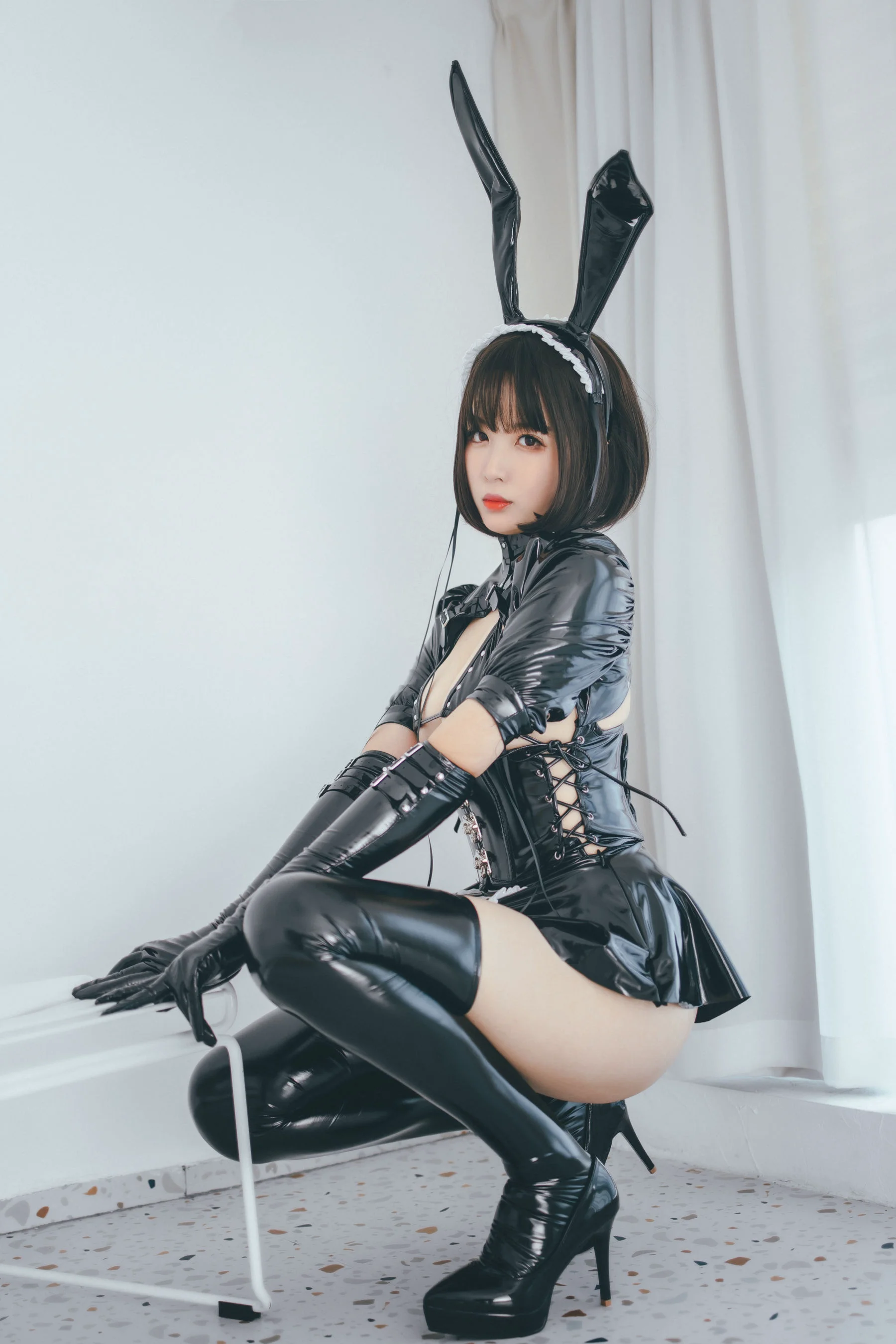 [COS福利] 轩萧学姐 – 兔女郎女仆 写真套图 - 爱照片