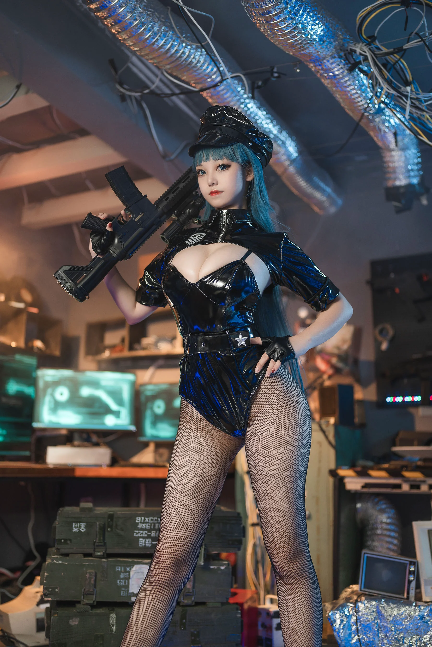 [COS写真] 萌系小姐姐蜜汁猫裘 – 女警2 - 爱照片