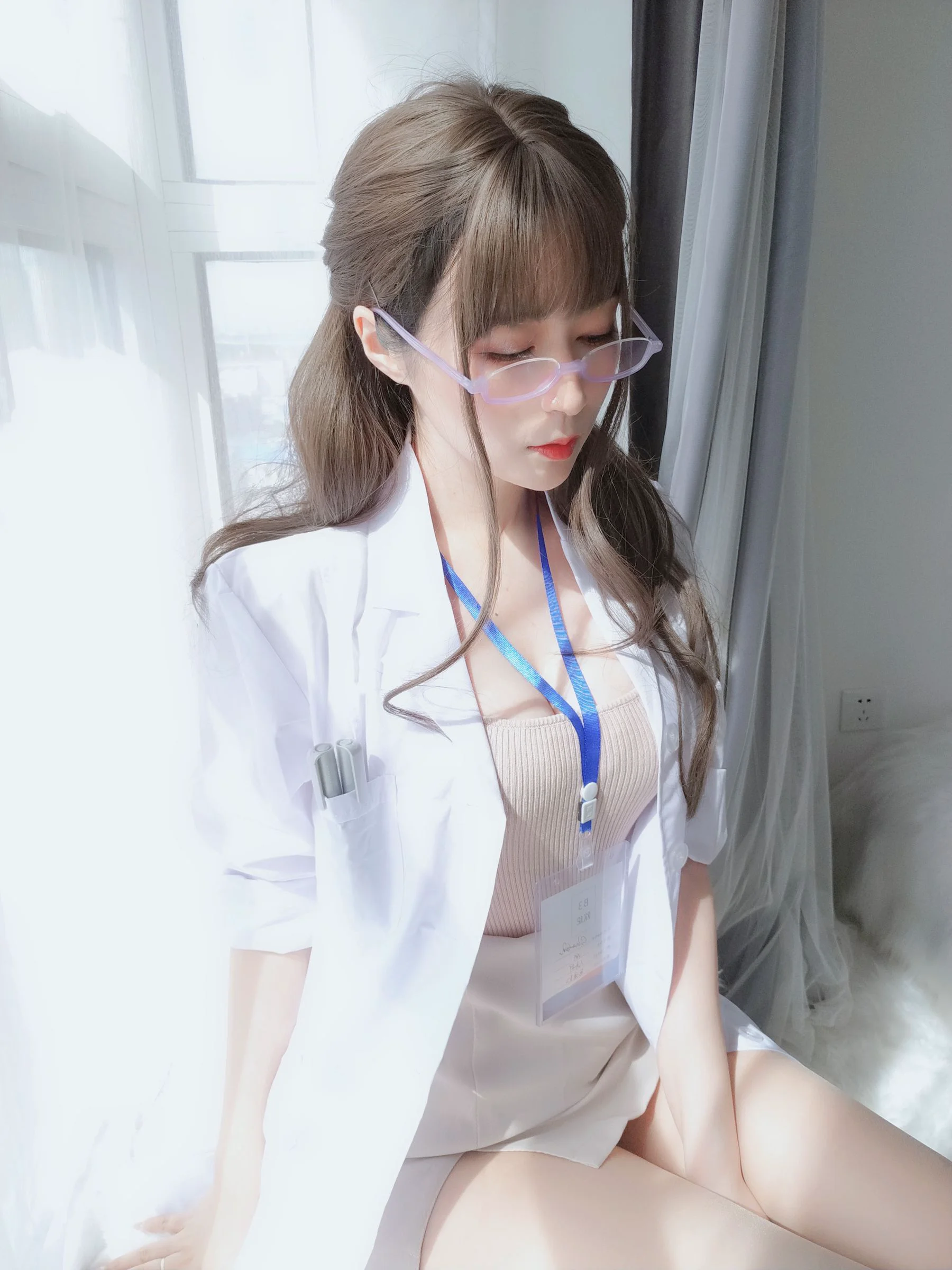 Coser小姐姐白银 – 私人医生 写真套图 - 爱照片