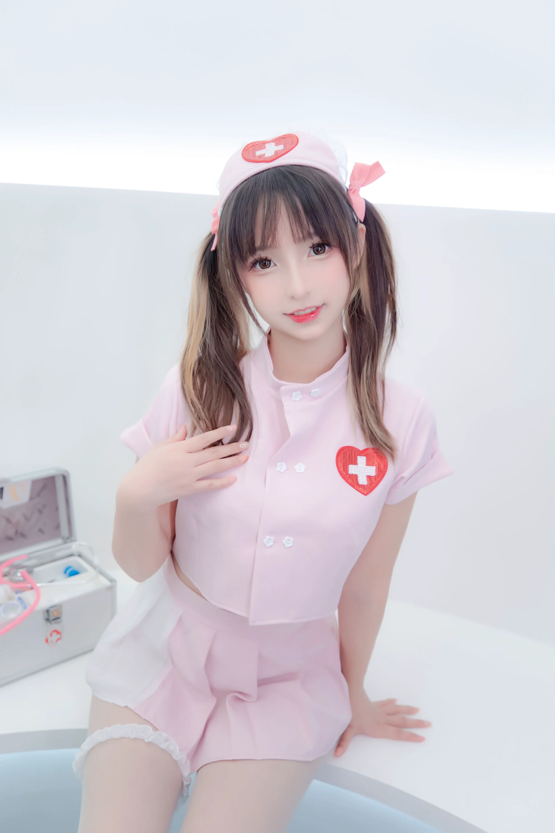 [网红COSER] 萝莉神楽板真冬 之 心身バランス 写真套图 - 爱照片