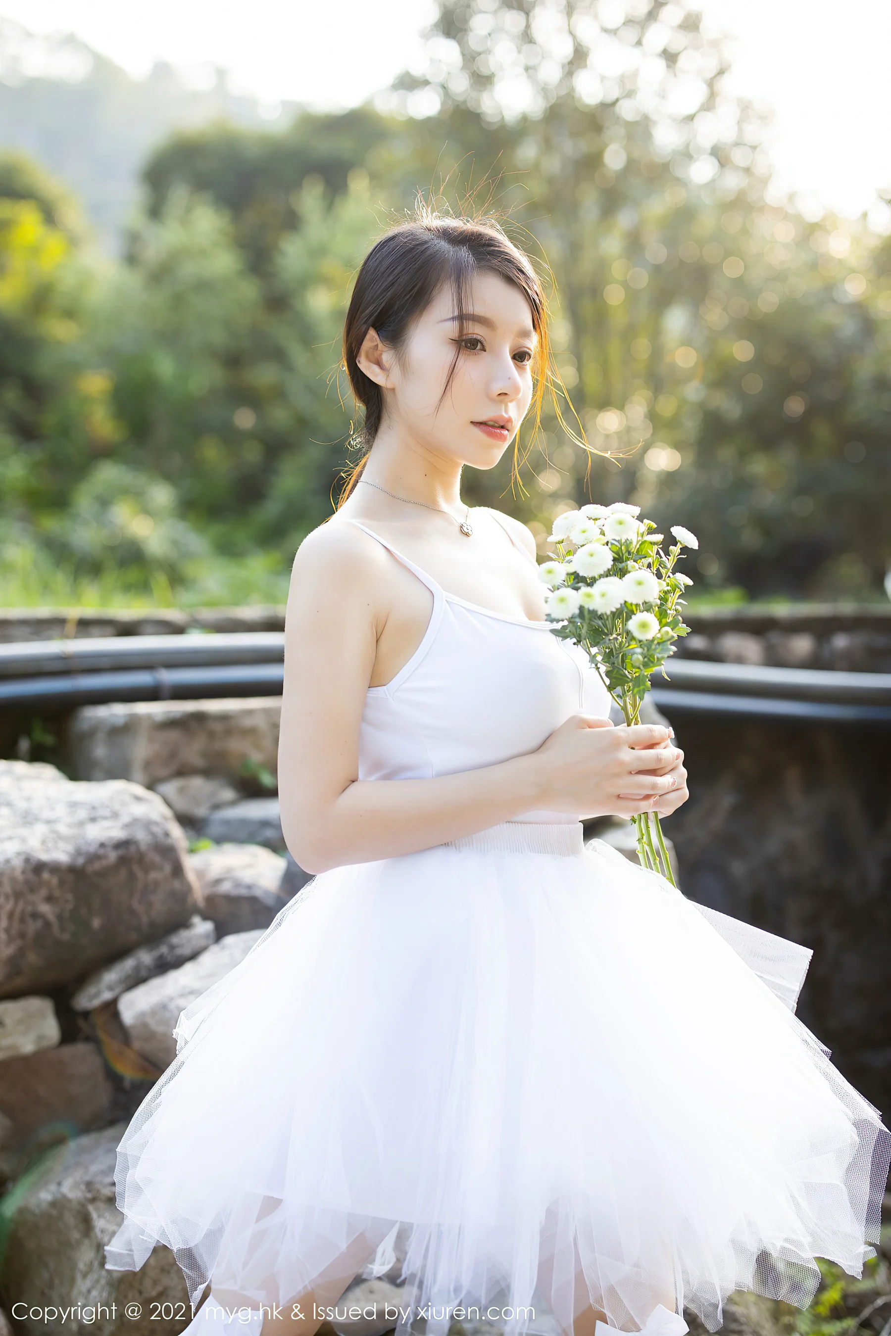 [MyGirl美媛馆] VOL.601 vetiver嘉宝贝儿 外拍 筒袜 - 爱照片