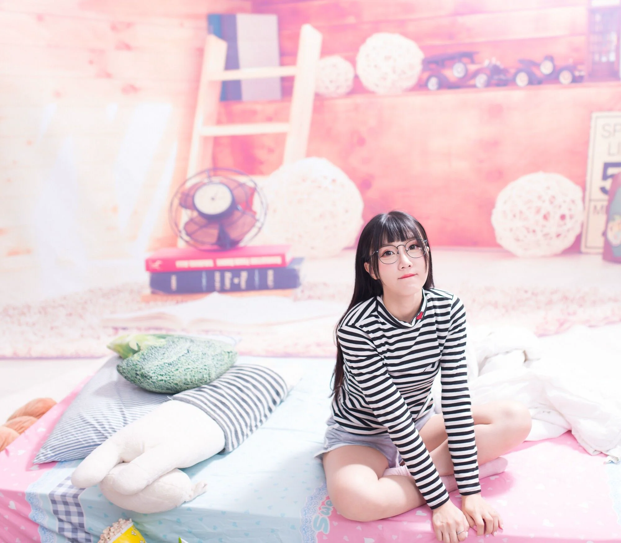 [台湾女神] 乔乔儿《琴棚电玩少女DVA》 写真集 - 爱照片