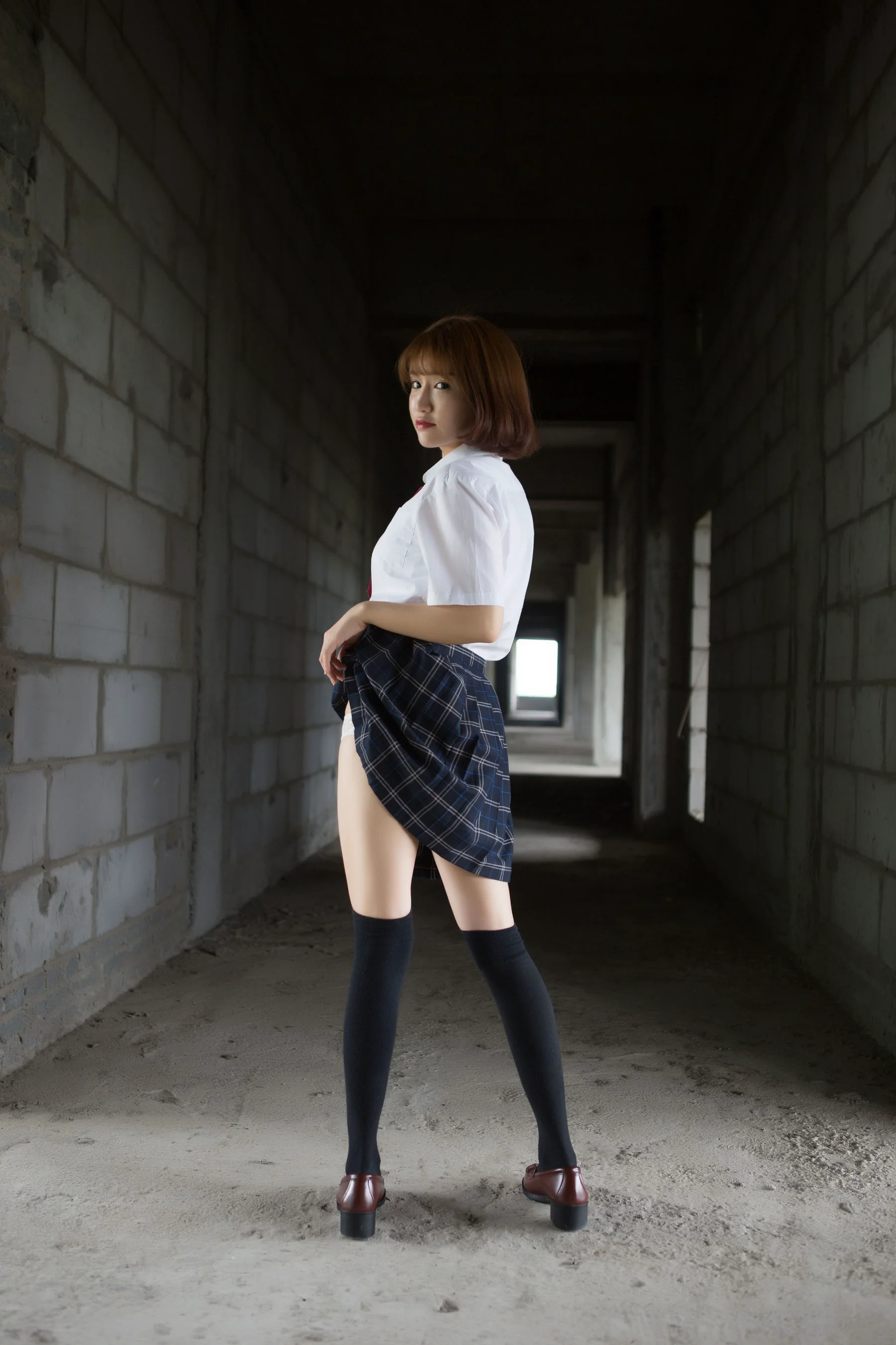 k8傲娇萌萌Vivian 《学生装野外捆绑》 写真集 - 爱照片