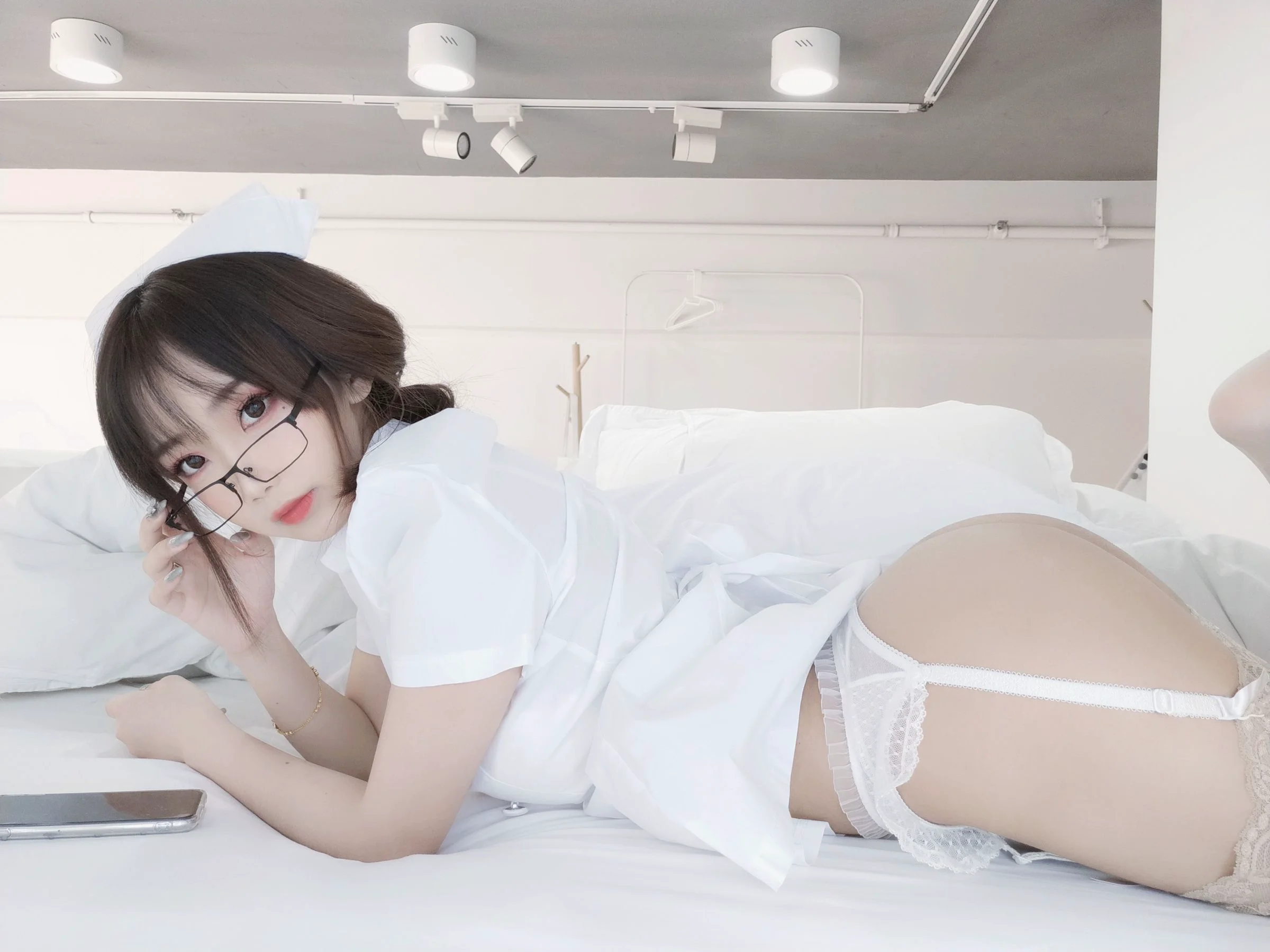 [Cosplay] 白嫩美少女鬼畜瑶 – 笨蛋护士 - 爱照片