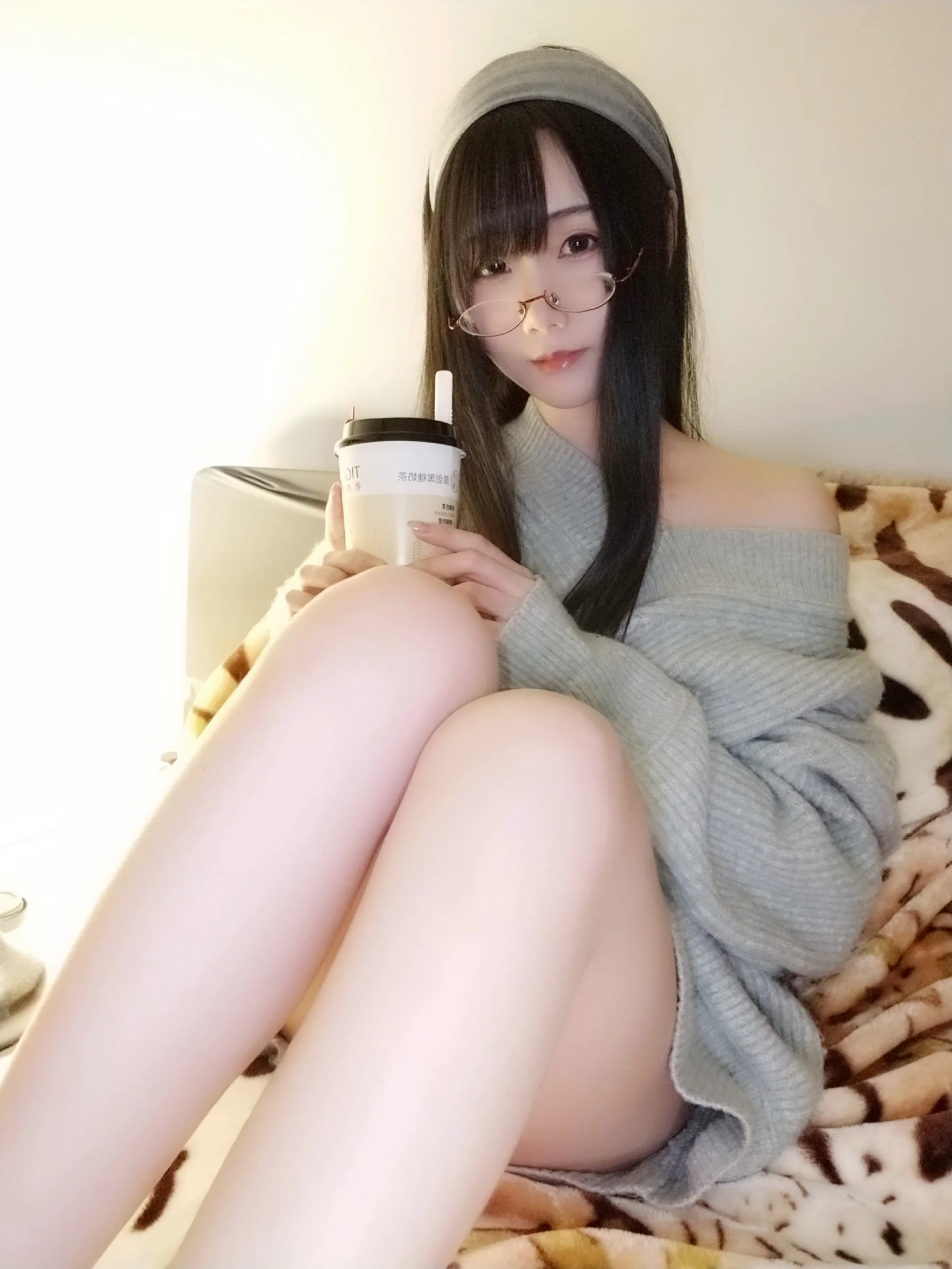 动漫博主曉美媽 《奶茶小姐》 写真集 - 爱照片
