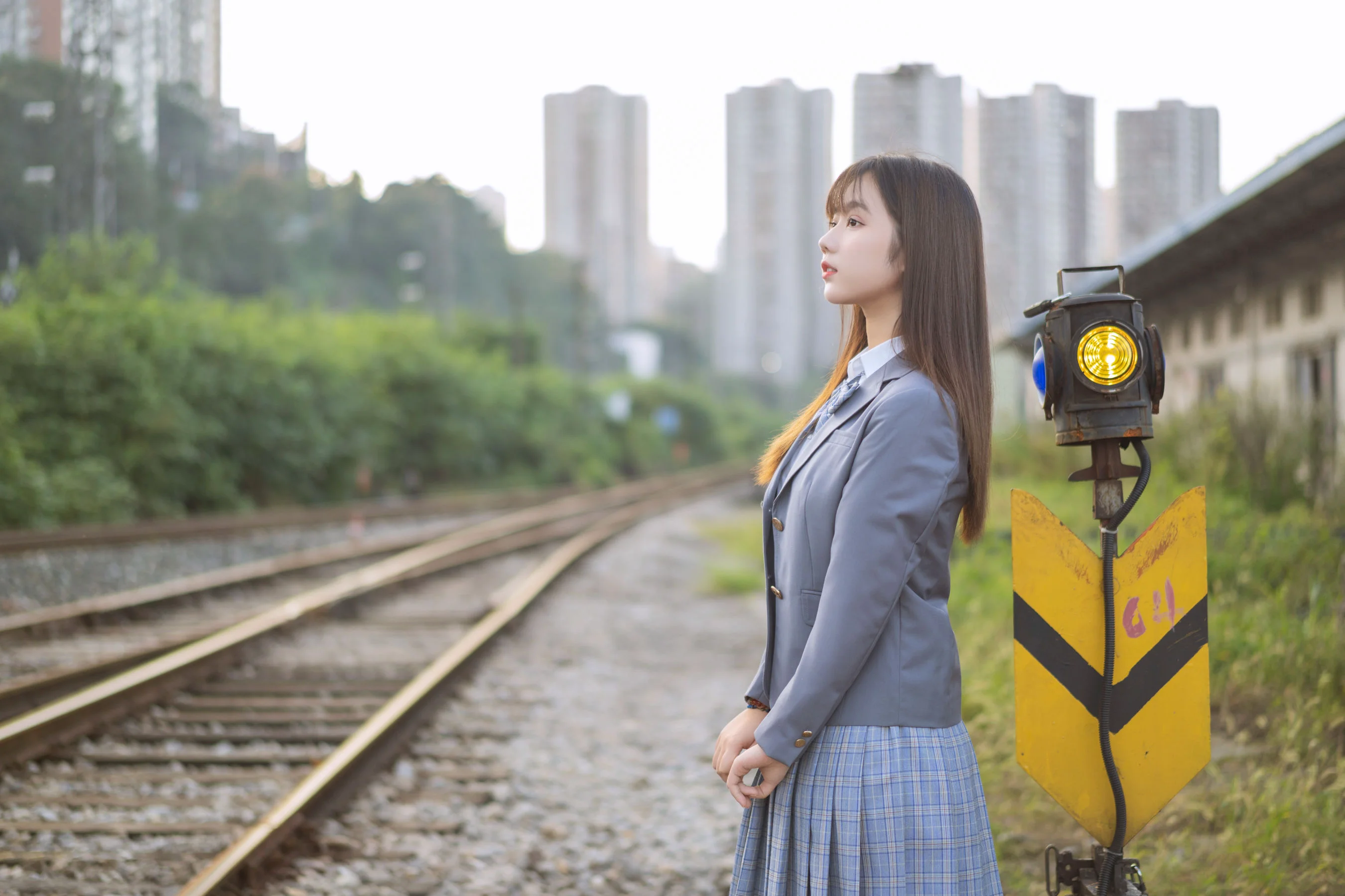 微博福利姬镜酱 《私奔之制服》 写真集 - 爱照片