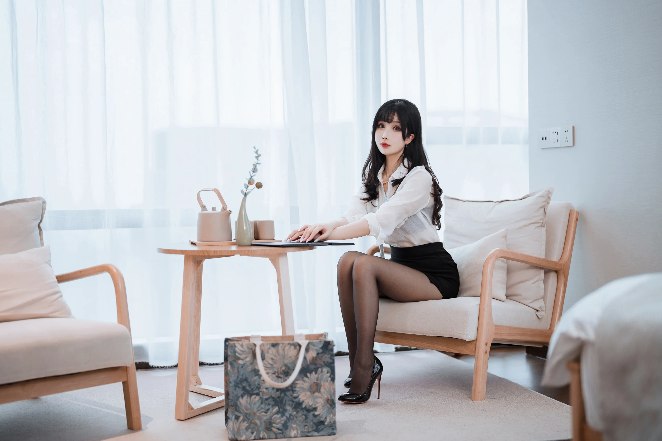 可爱人气Coser面饼仙儿 – 黑丝ol制服双人 &凉凉子 - 爱照片