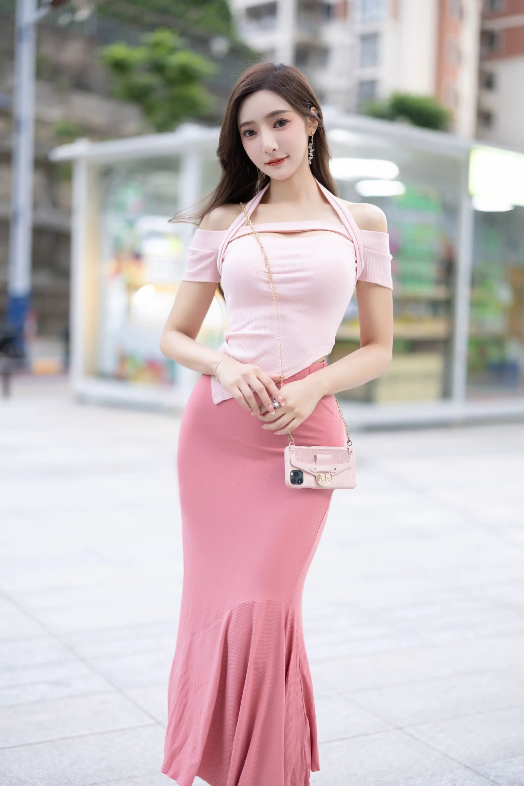王馨瑶Yanni – 粉色上衣加半身裙配小奶牛 - 爱照片