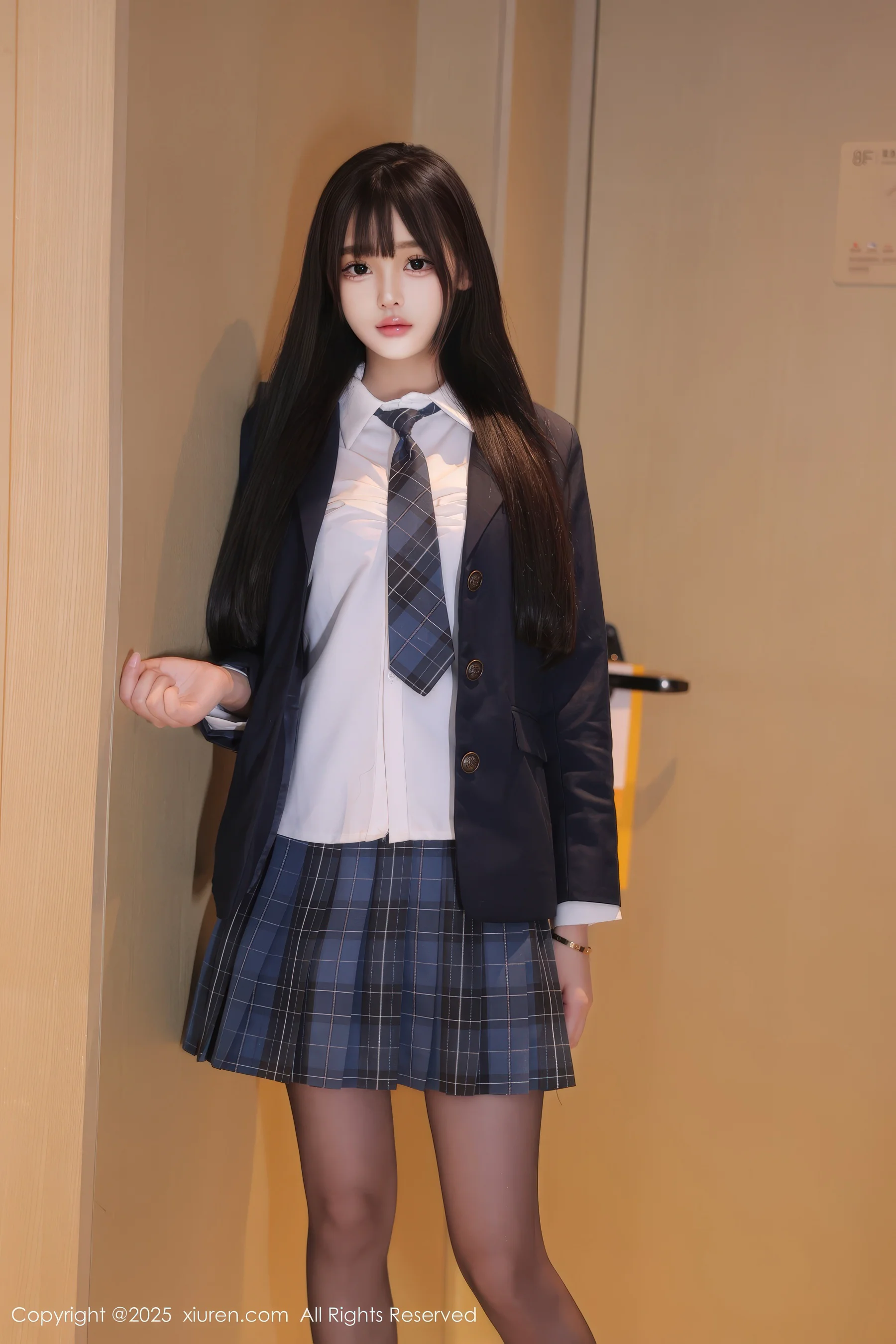 [XiuRen秀人网] No.9853 余安安 黑丝美腿 - 爱照片
