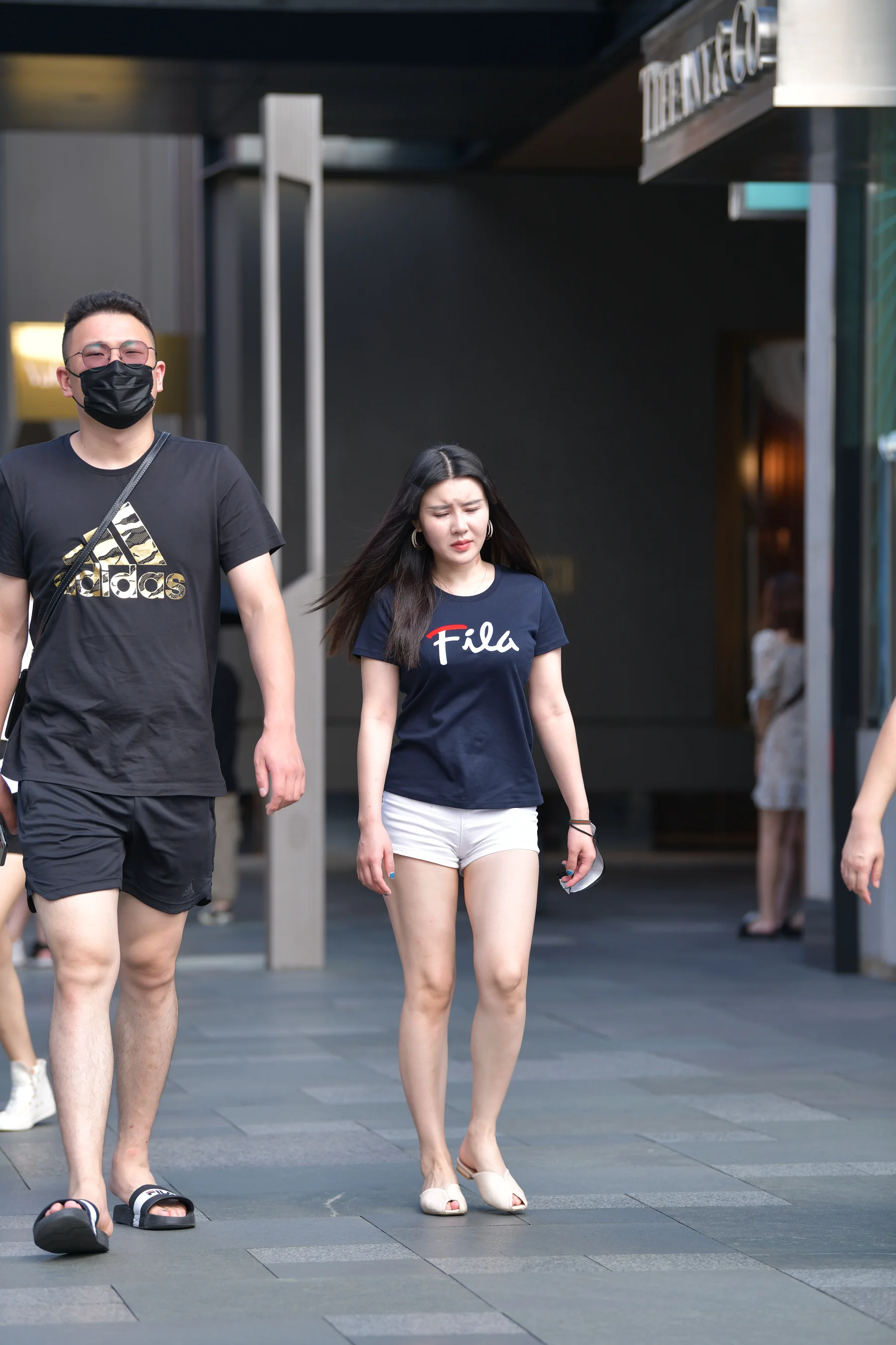 视觉冲击作品 紧致的白热裤大白腿 写真 - 爱照片