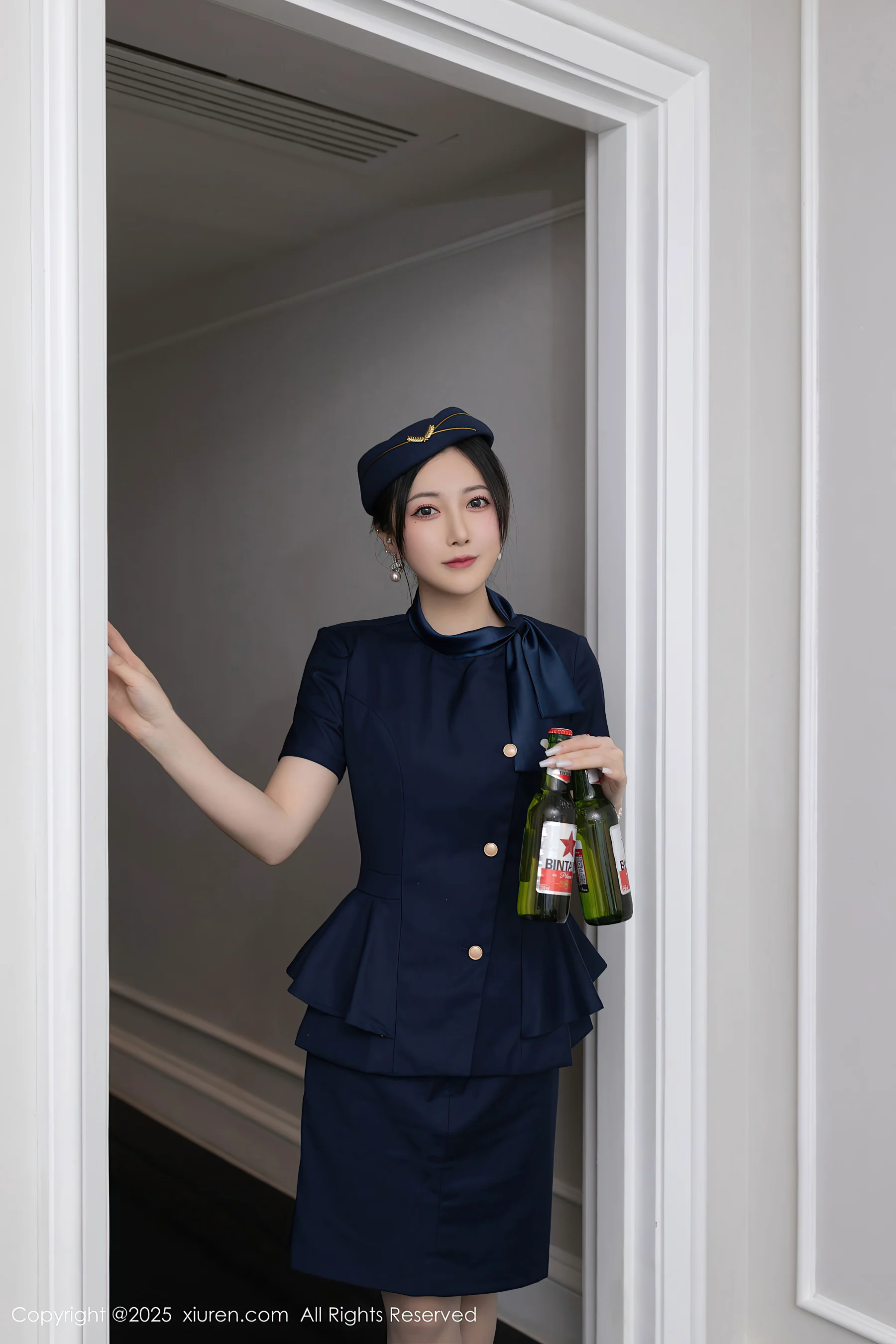 [XiuRen秀人网] No.10142 鱼子酱Fish 空姐制服 - 爱照片