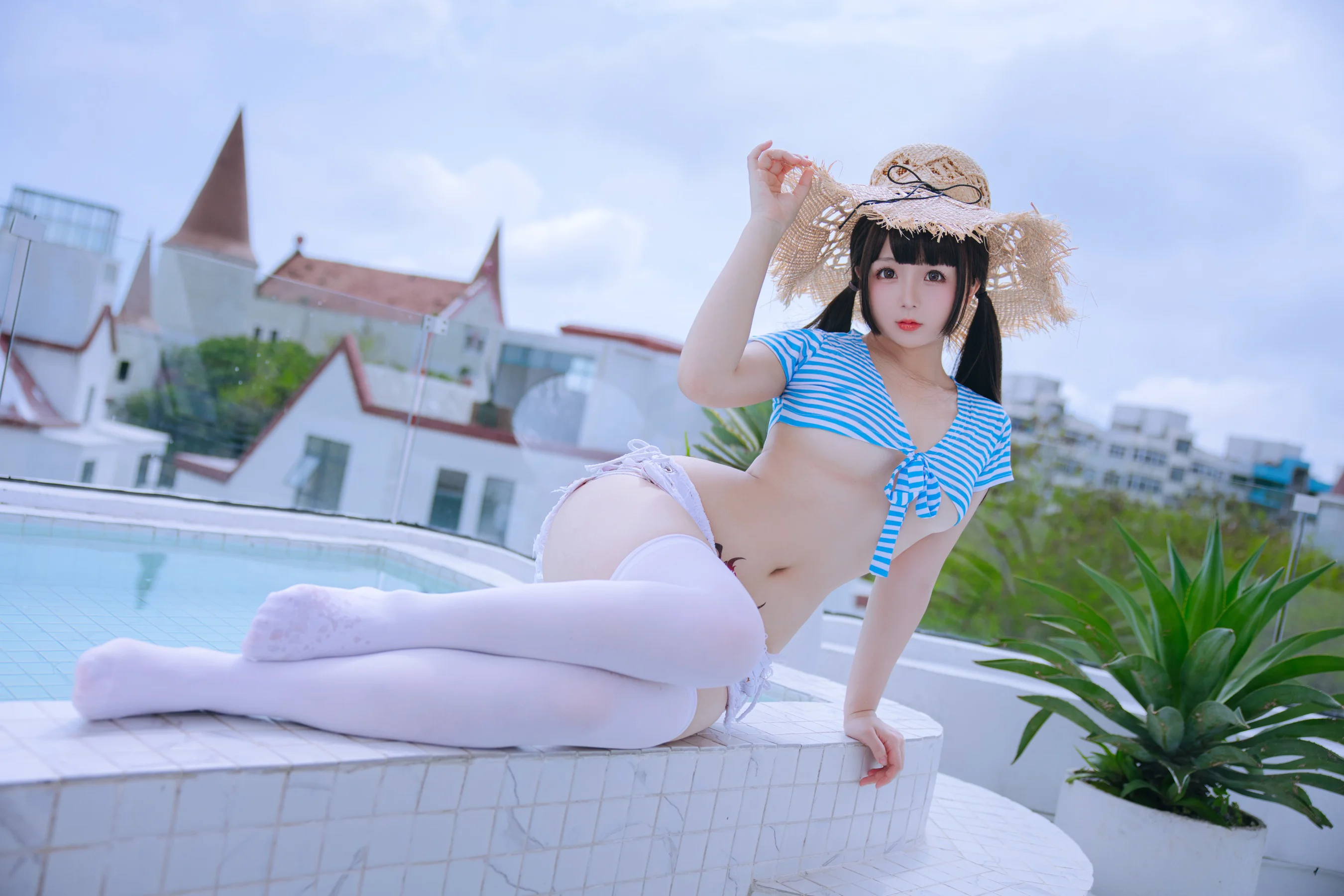 日奈娇 – 蓝白条 - 爱照片