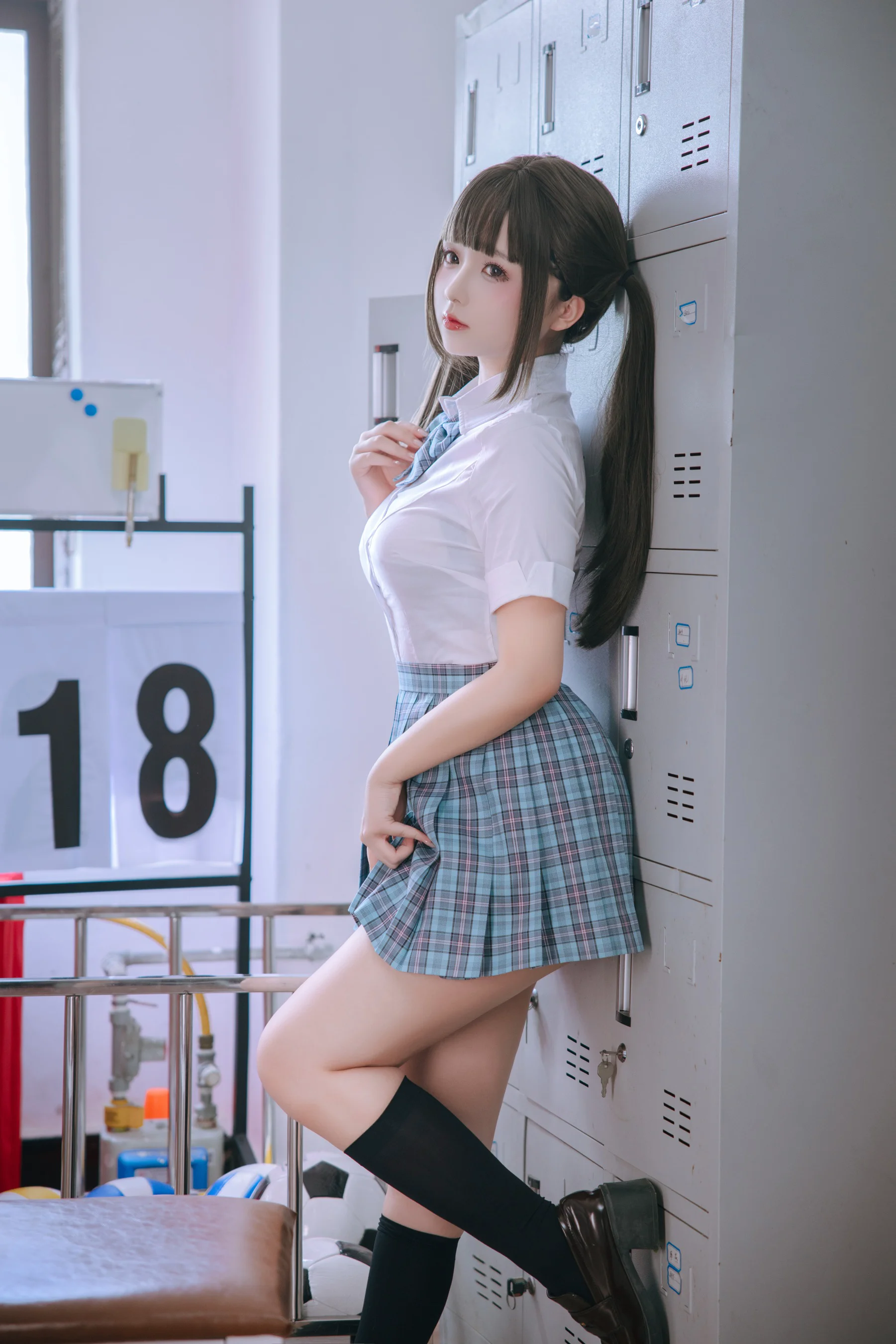 日奈娇 – 更衣室 - 爱照片
