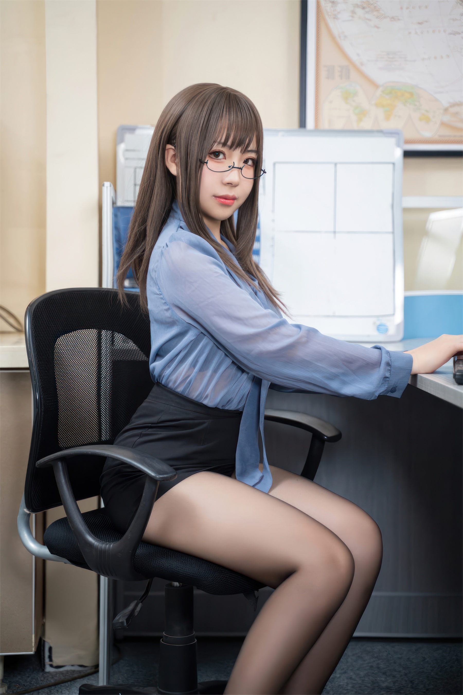 虎森森 – 黑丝眼镜娘 - 爱照片