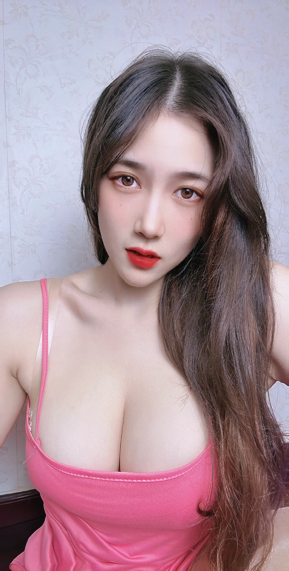 可可西yyy – 微密圈系列 粉红吊带裙 - 爱照片