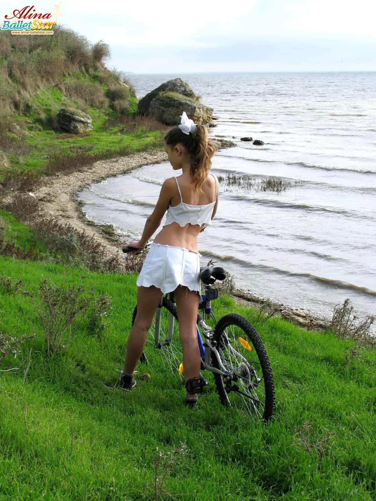 Alina Balletstar – Bicycle - 爱照片