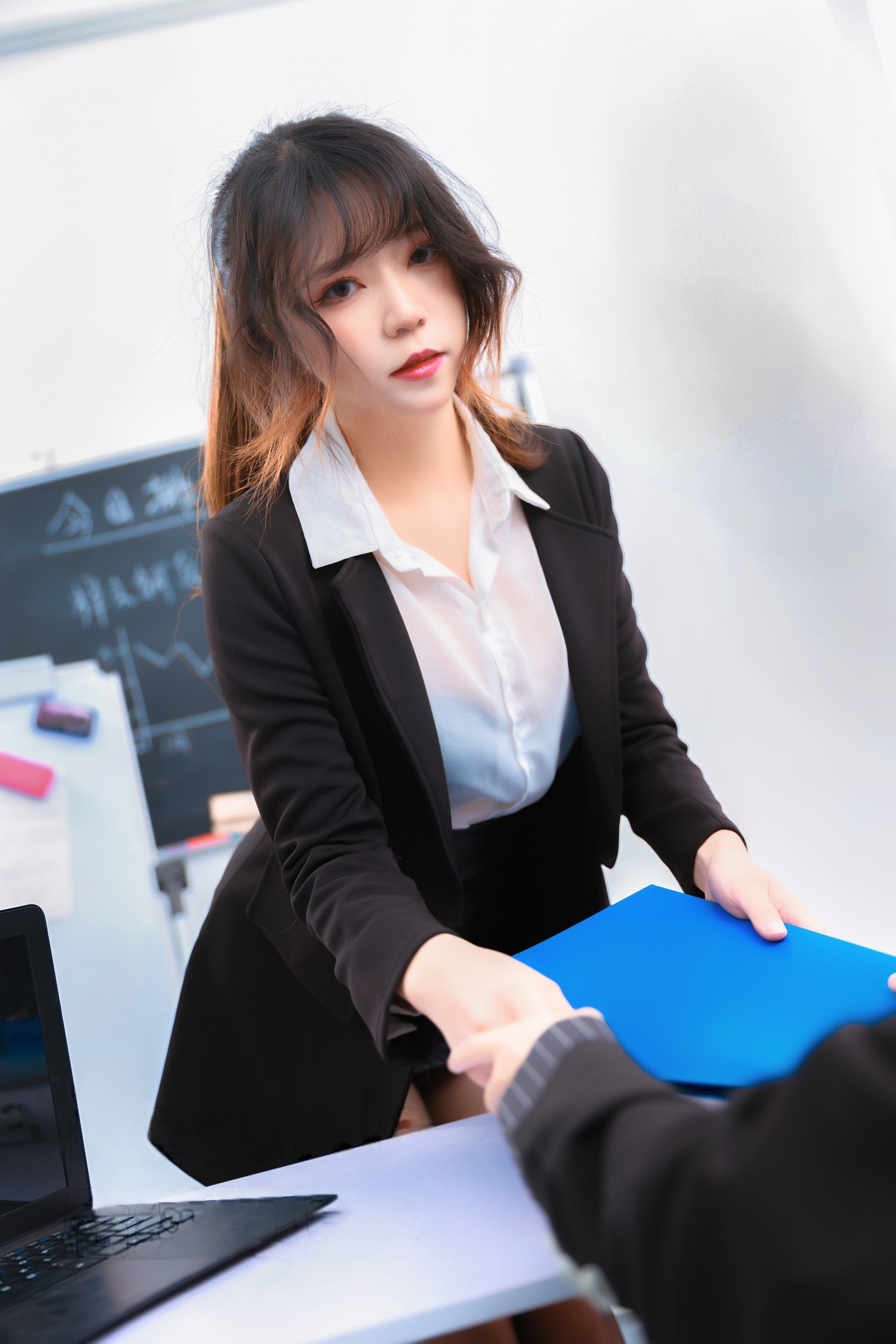Leah梓未 – 私蜜助理 - 爱照片