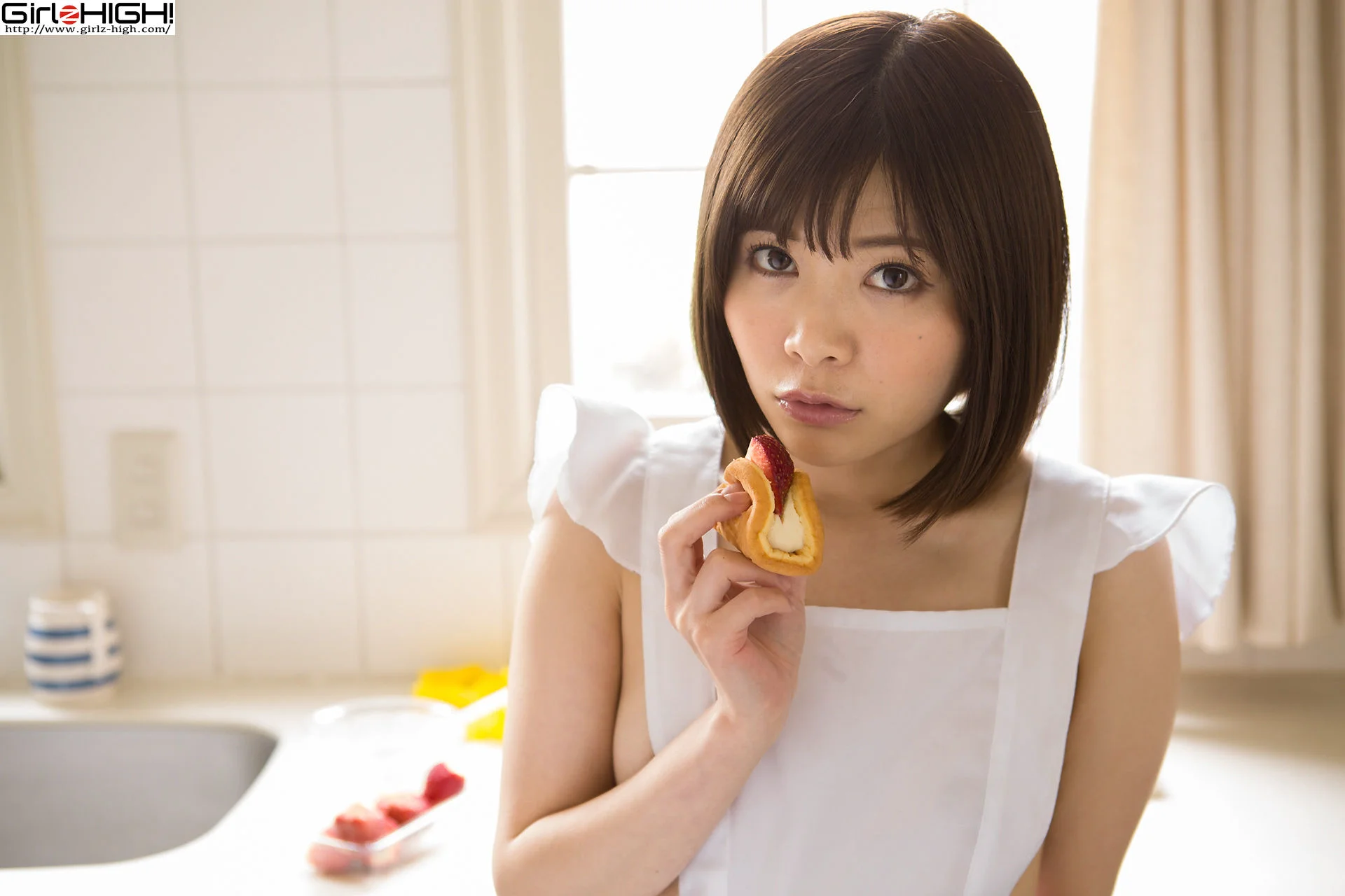 山口里菜子《僕たち（私たち）お尻だ～いすき！》裸エプロン [Girlz-High] 写真集 - 爱照片