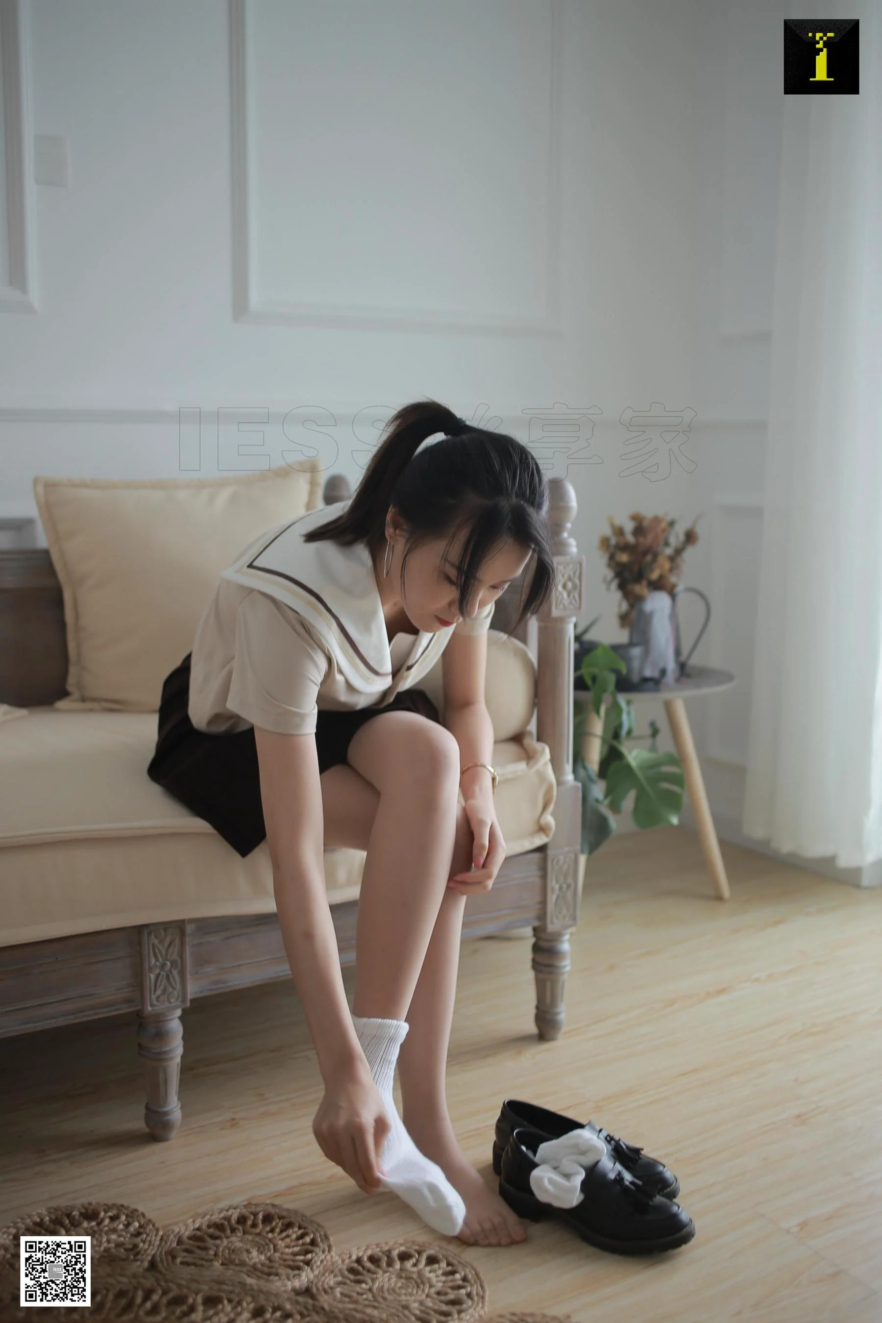 模特小衫 《小衫初尝JK棉袜》 [IESS异思趣向] 美腿丝足写真集 - 爱照片