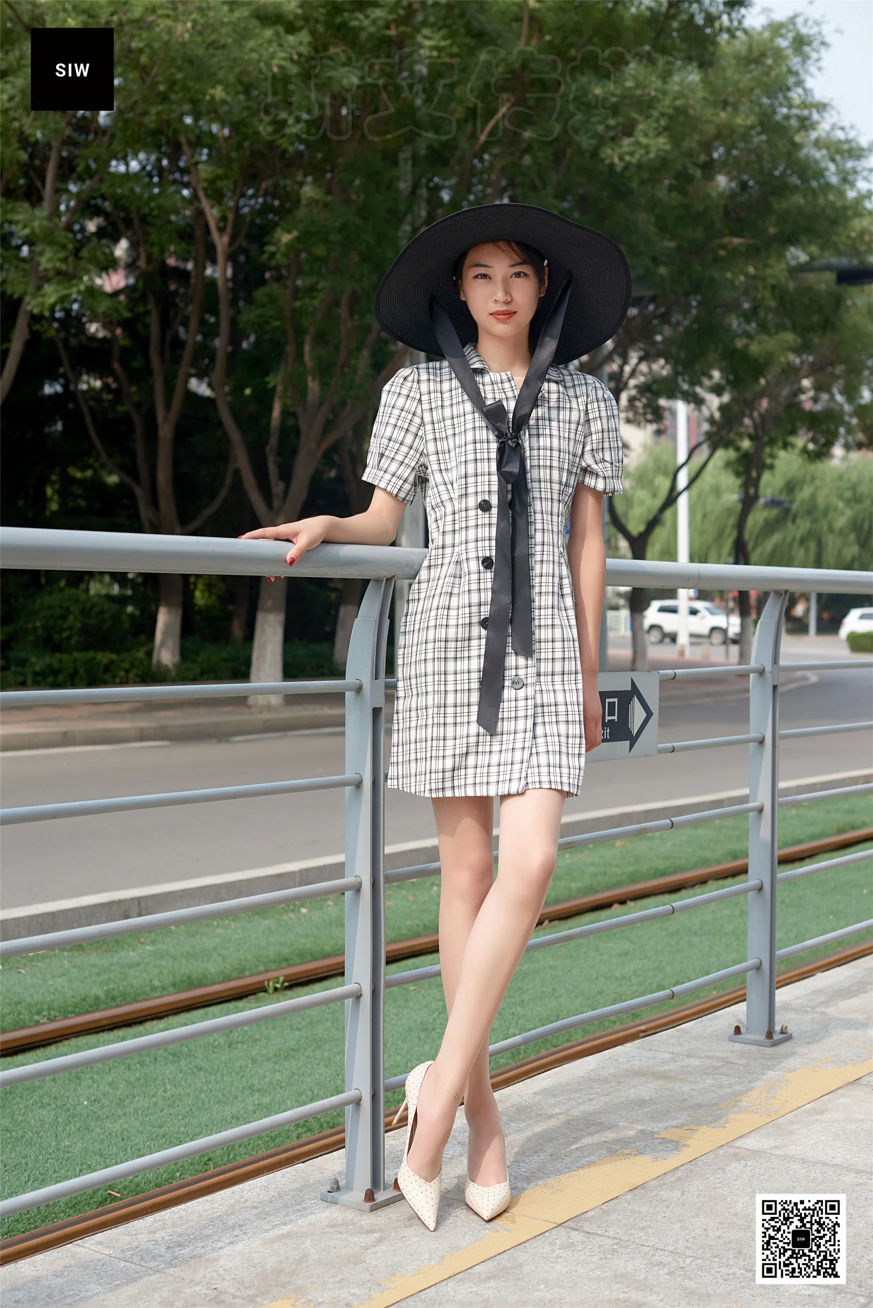 [斯文传媒SIW] 丽莉 《月台少女》 写真集 - 爱照片