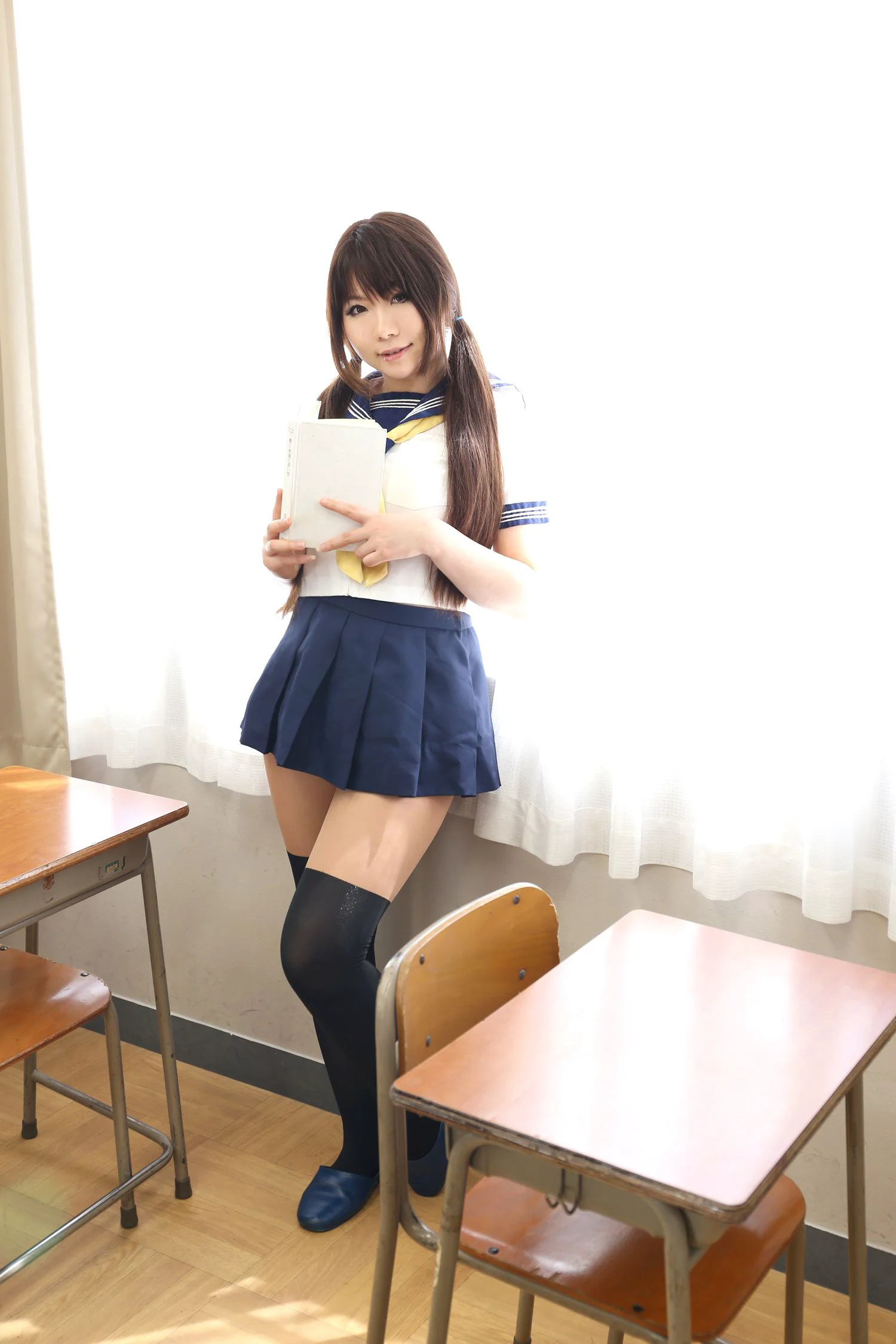日暮玲(日暮りん) 《Stockings Tights School Girl Bunny Girl Policewoman》 写真集 - 爱照片