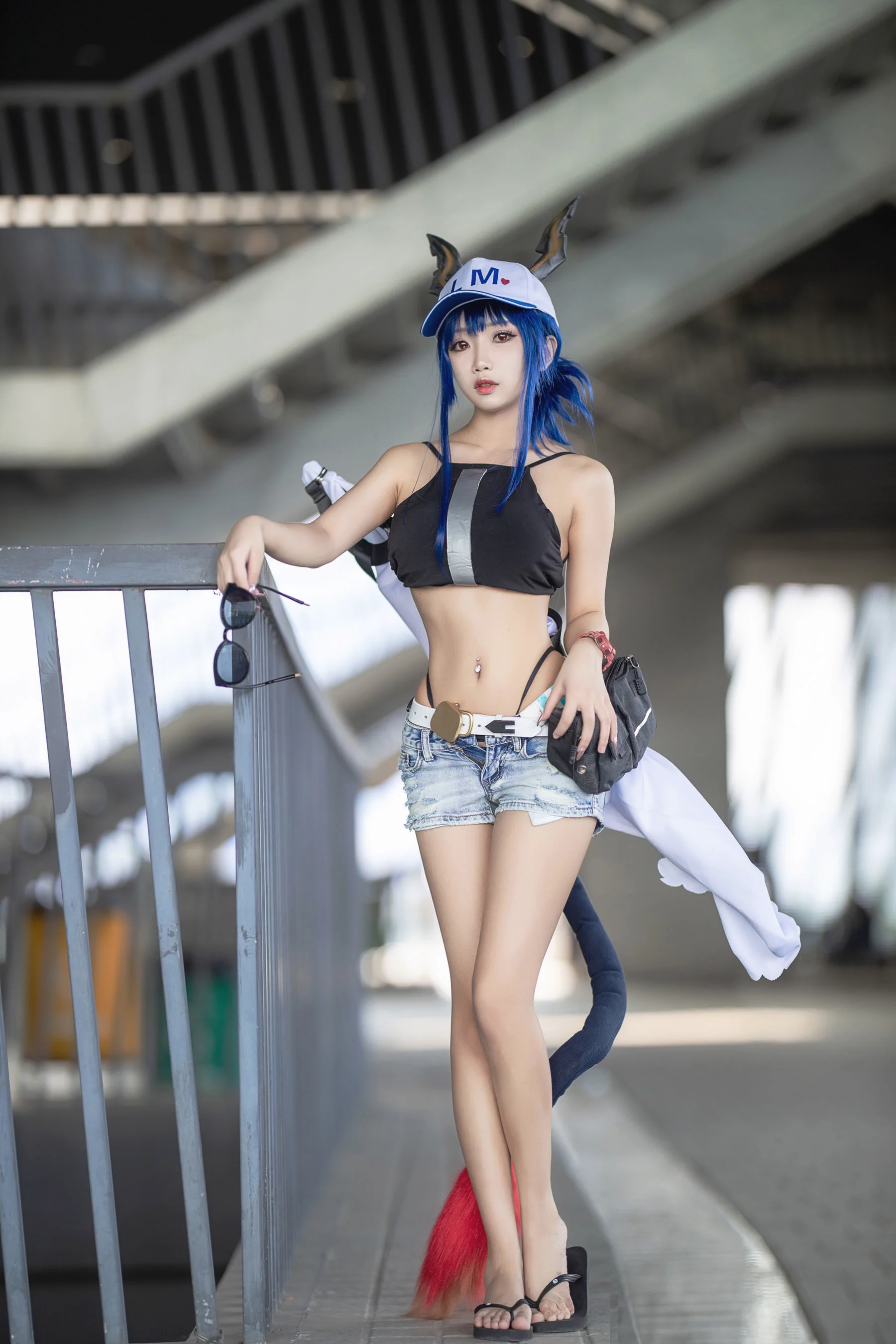 白嫩美少女鬼畜瑶 《女游客c》 写真集 - 爱照片