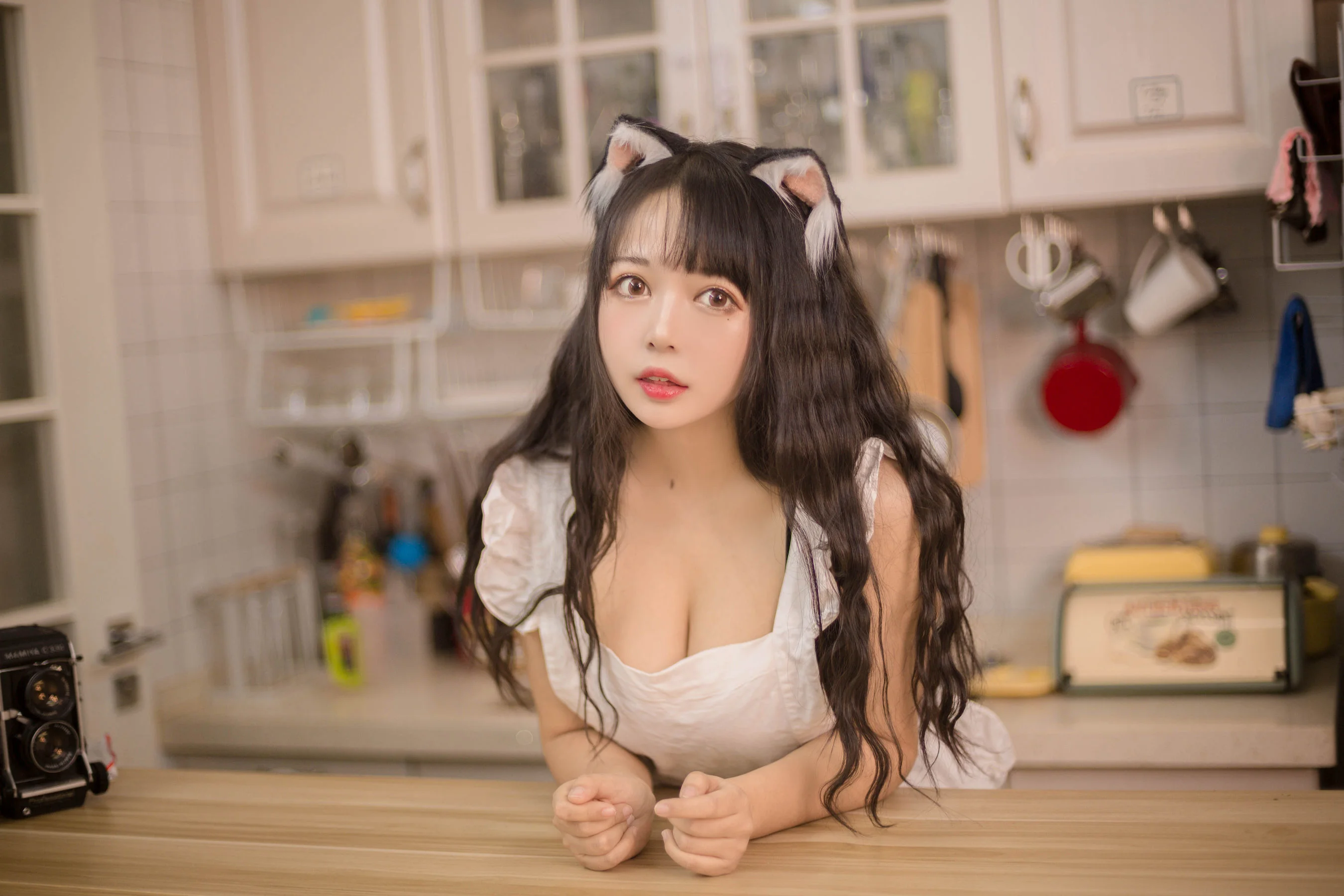大眼萌妹黑猫猫OvO 《厨房》 写真集 - 爱照片