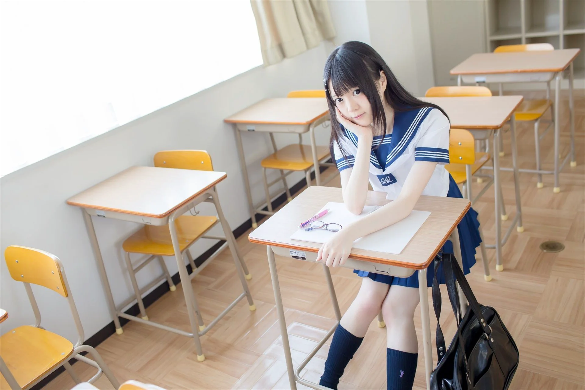 まきろん。《君夏 – 君と僕の夏休み》 紺スク 写真集 - 爱照片