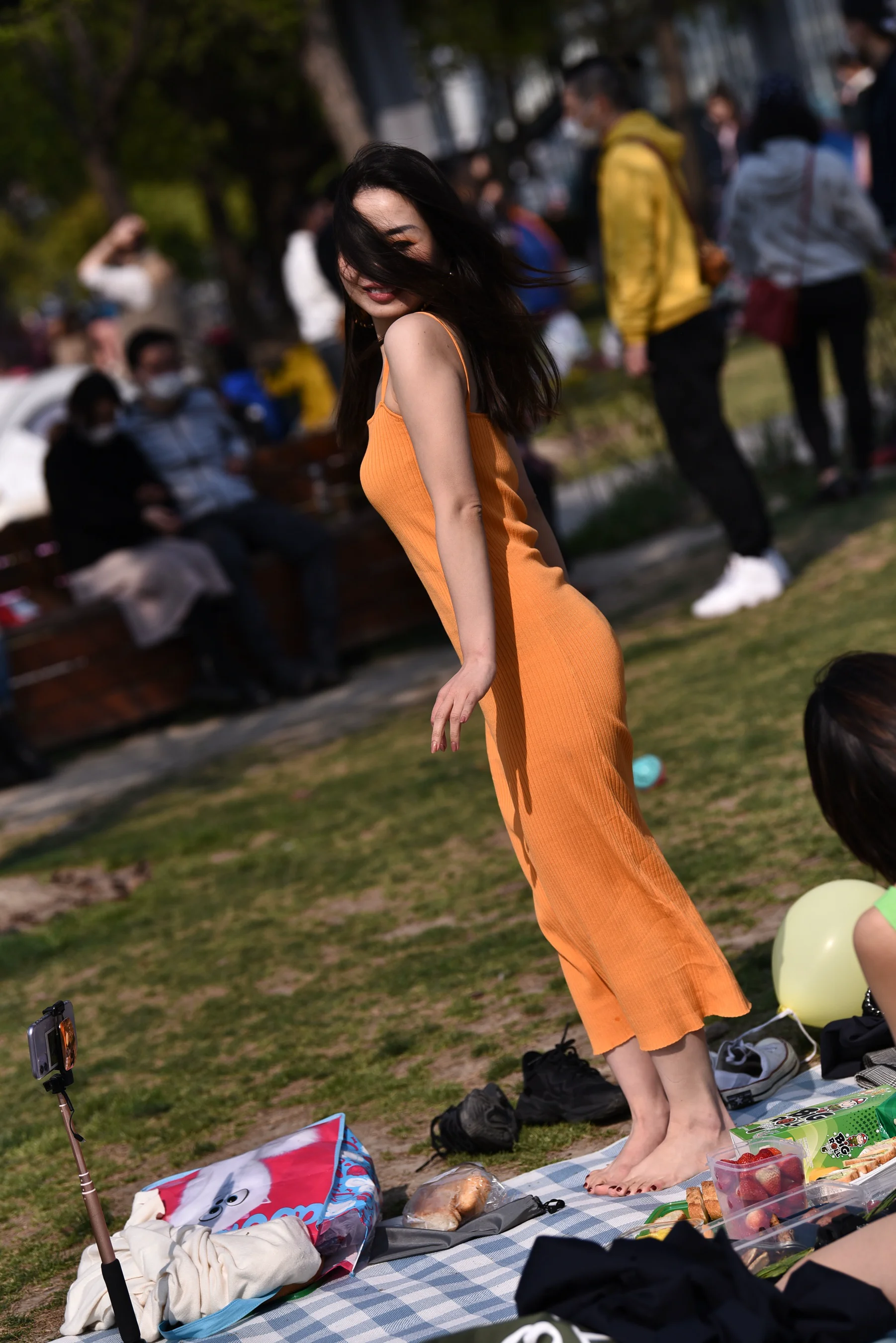 咔喳作品 – 微风中的吊带长裙 写真 - 爱照片