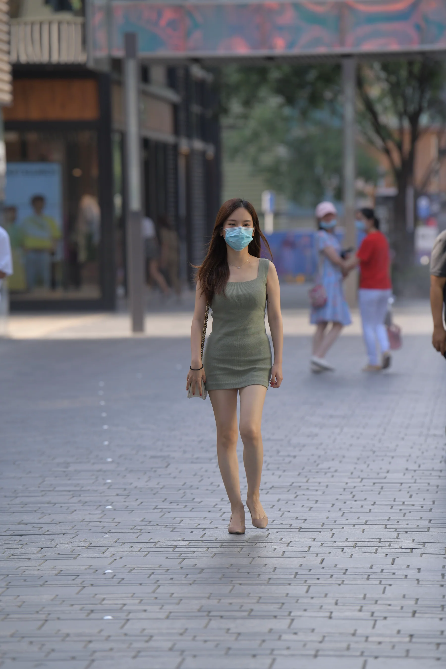 红石作品 – 绿色包臀美女 写真 - 爱照片