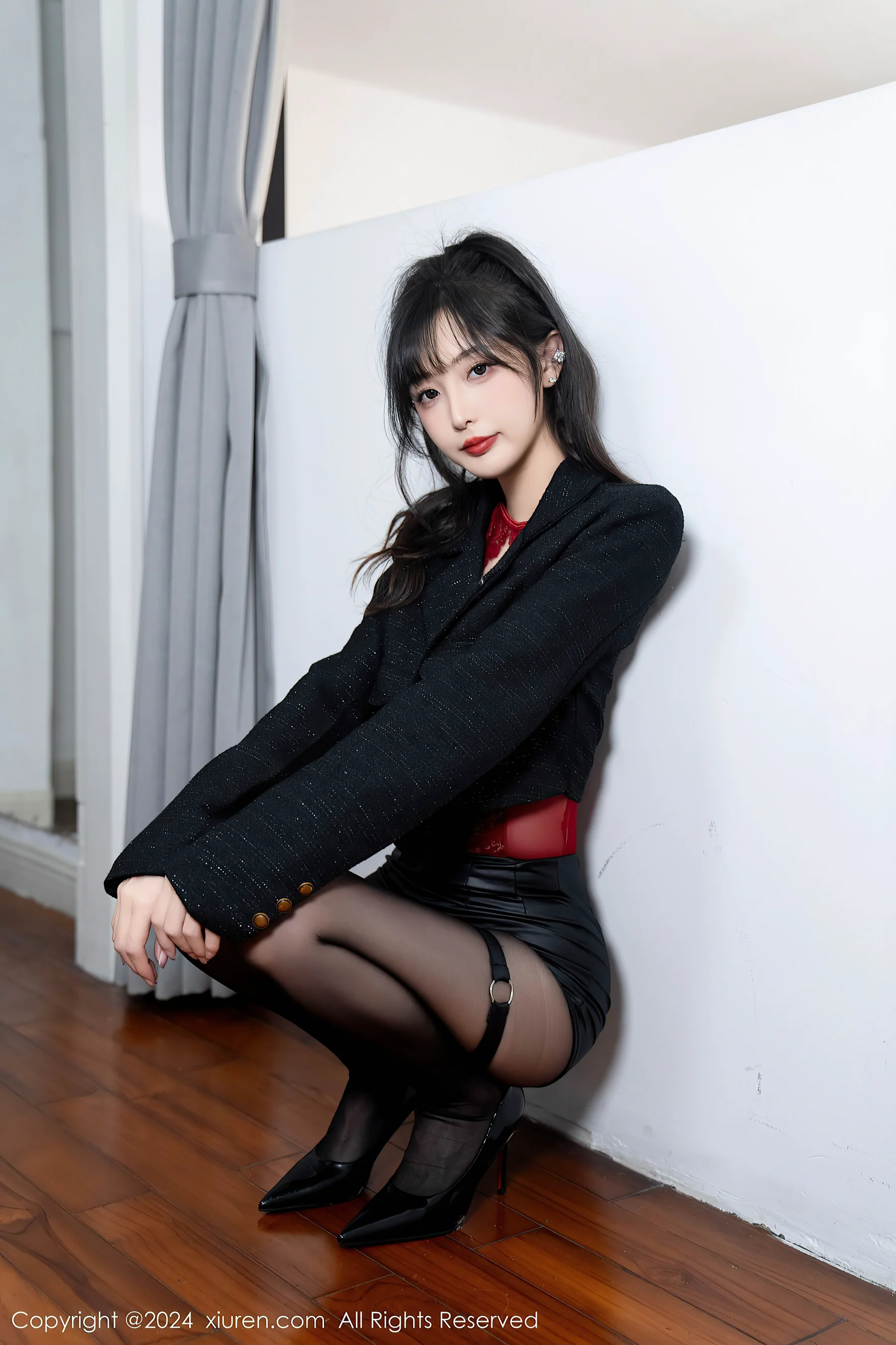 [XiuRen秀人网] No.9561 林星阑 黑丝美腿 - 爱照片