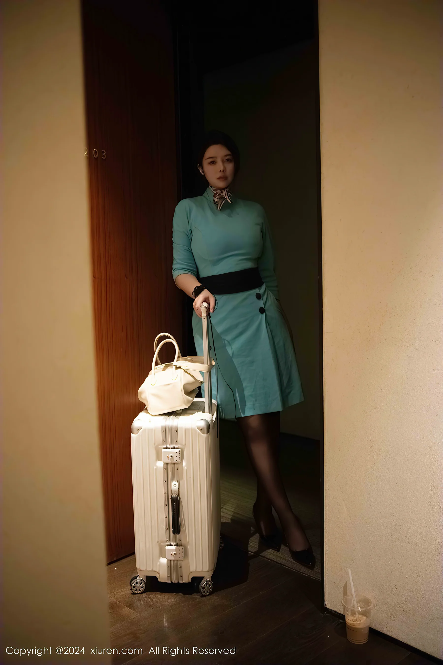 [XiuRen秀人网] No.9609 樱桃小犊子 黑丝美臀 - 爱照片