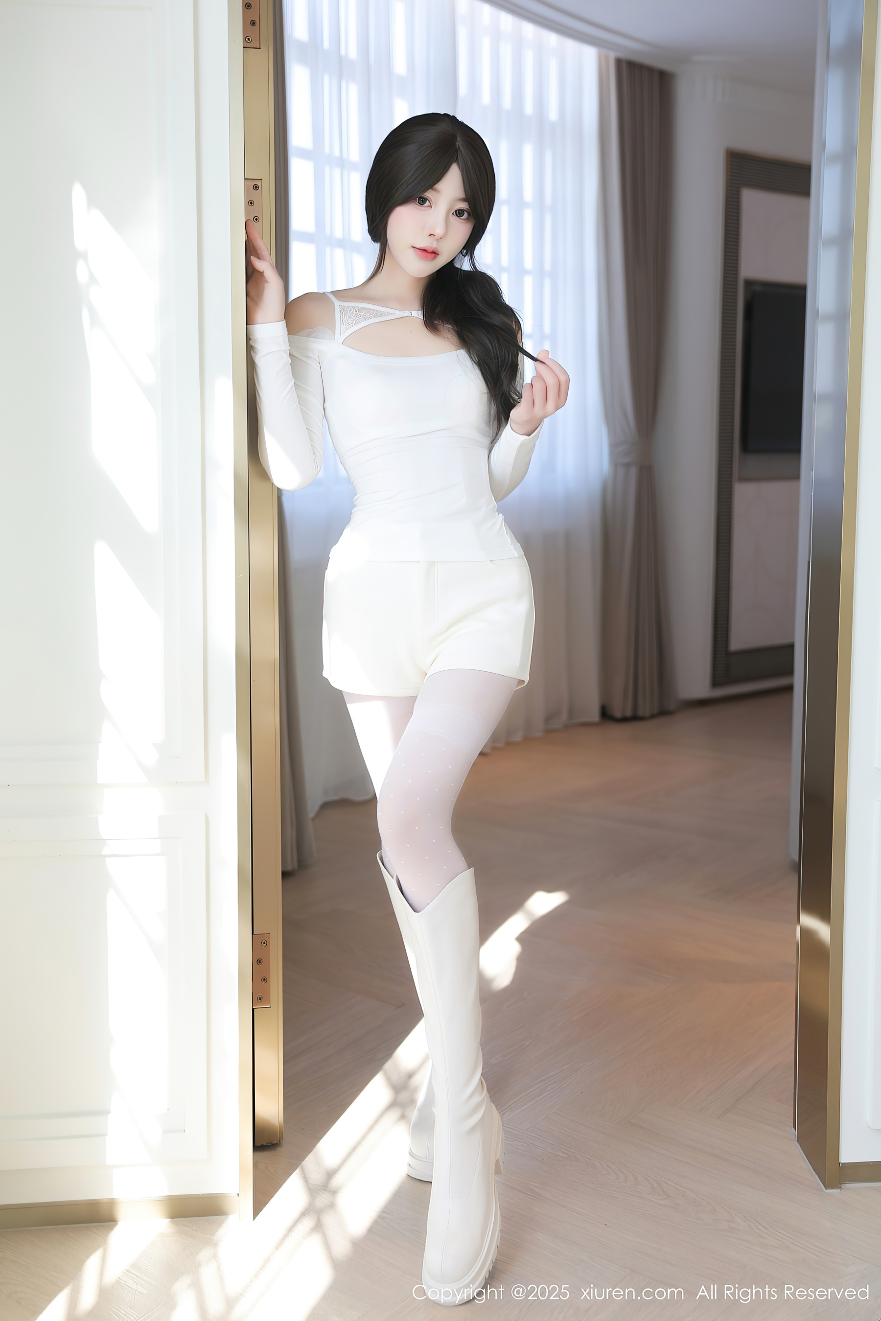 [XiuRen秀人网] No.9887 桃妖夭 黑丝美腿 - 爱照片