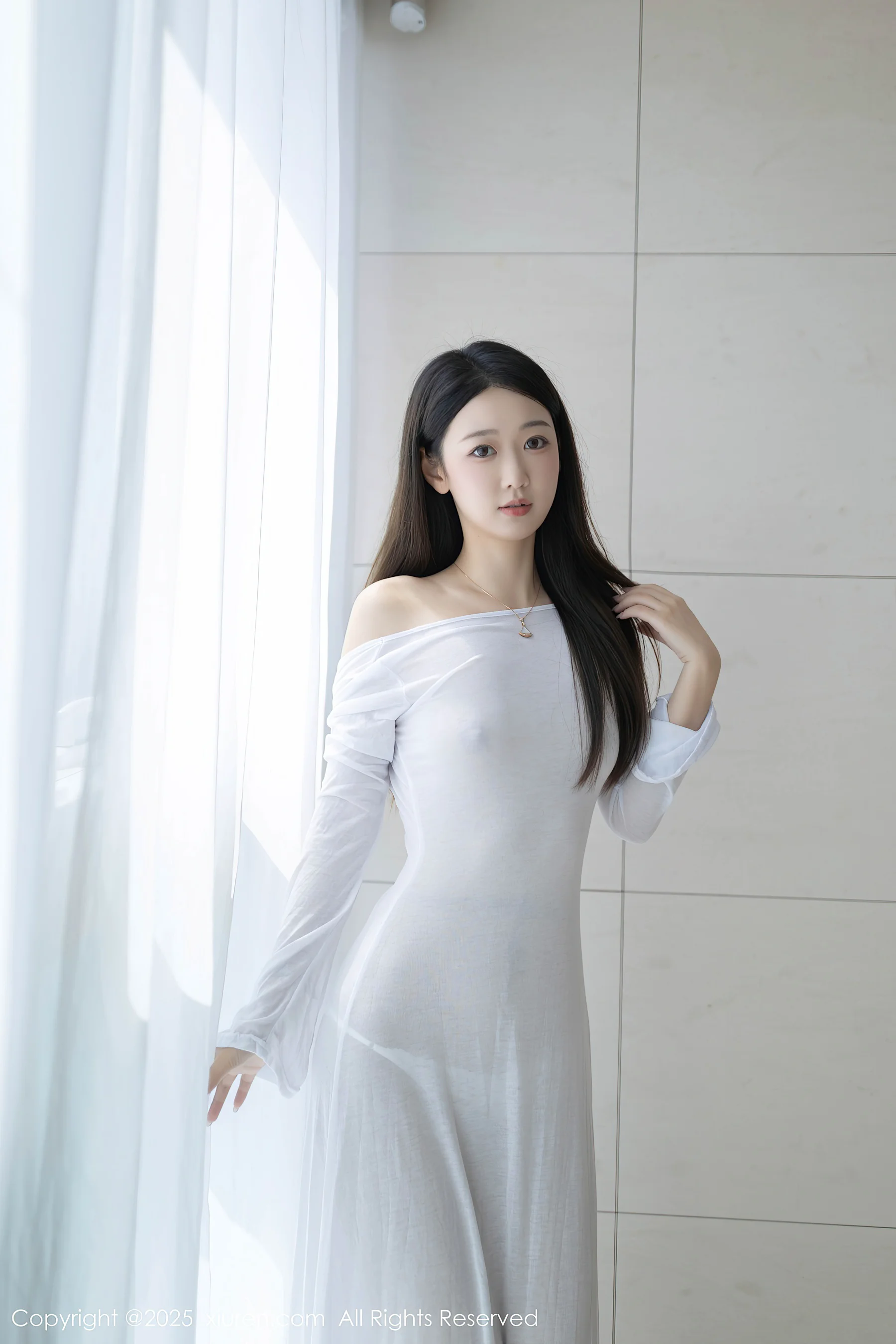 [XiuRen秀人网] No.9840 唐安琪 长裙美腿 - 爱照片