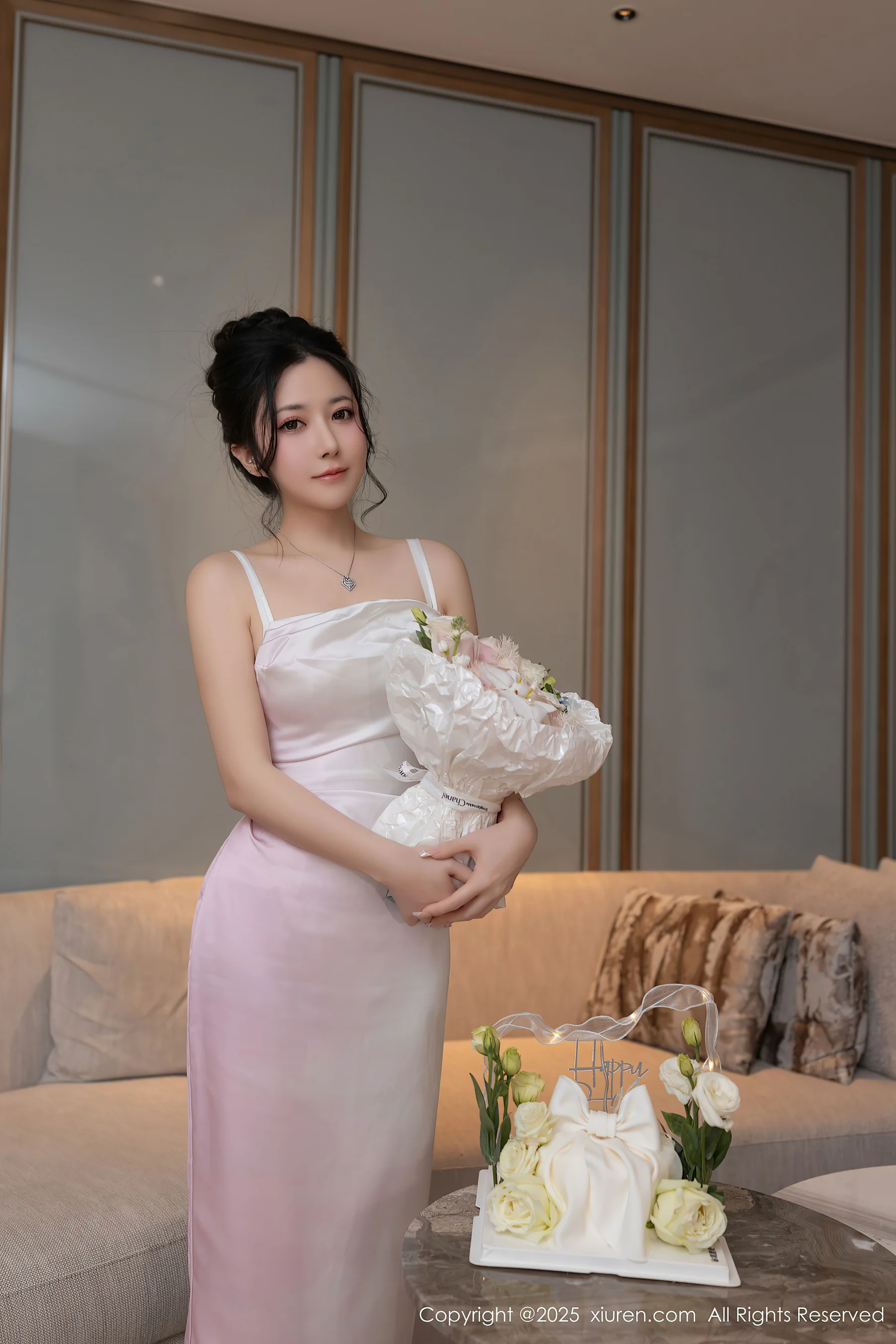 [XiuRen秀人网] No.9907 鱼子酱Fish 丝袜美腿 - 爱照片