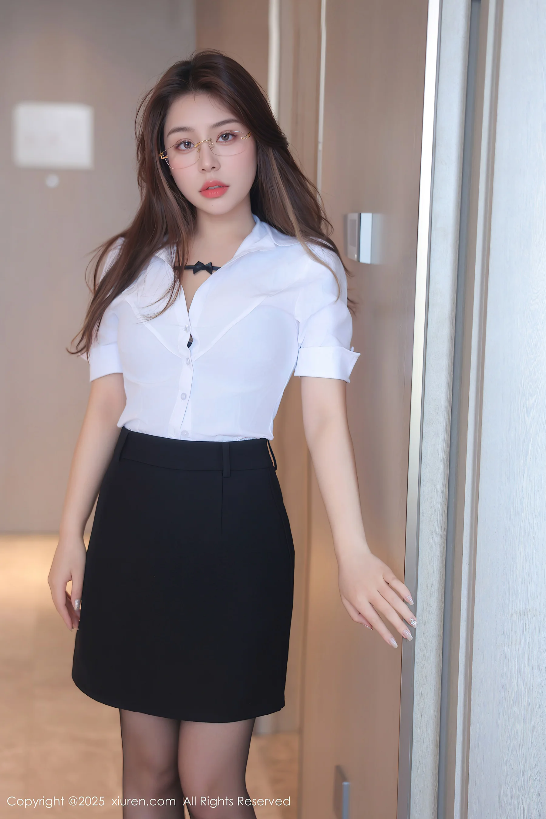 [XiuRen秀人网] No.10204 云璎珞 白色OL - 爱照片