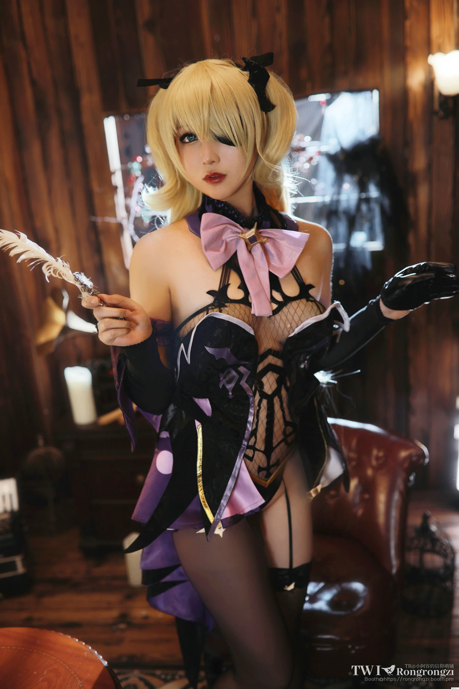 [COS福利] 小容仔咕咕咕 – 菲谢尔 写真套图 - 爱照片