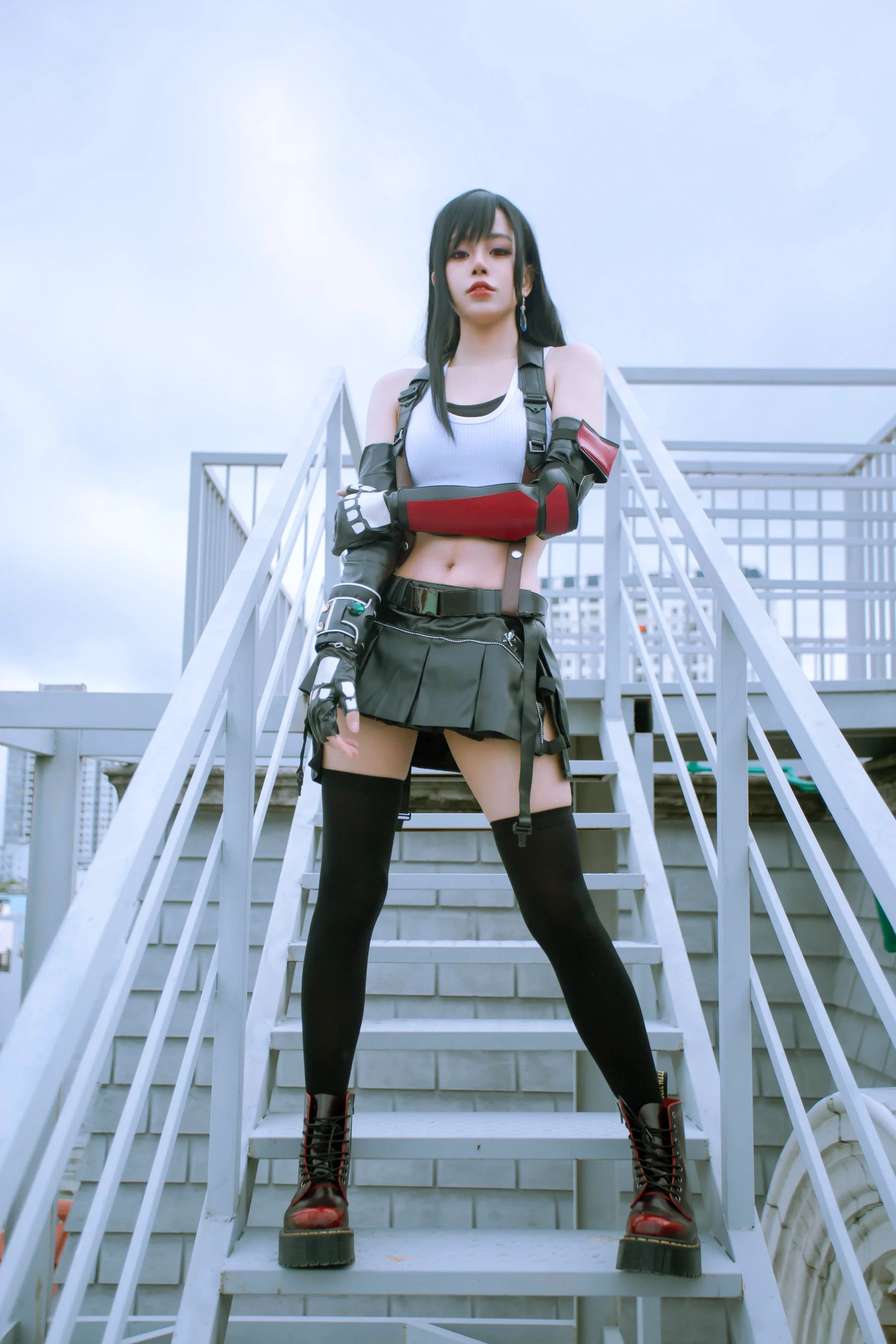 [网红COSER] 日本性感萝莉Byoru – Tifa 写真套图 - 爱照片