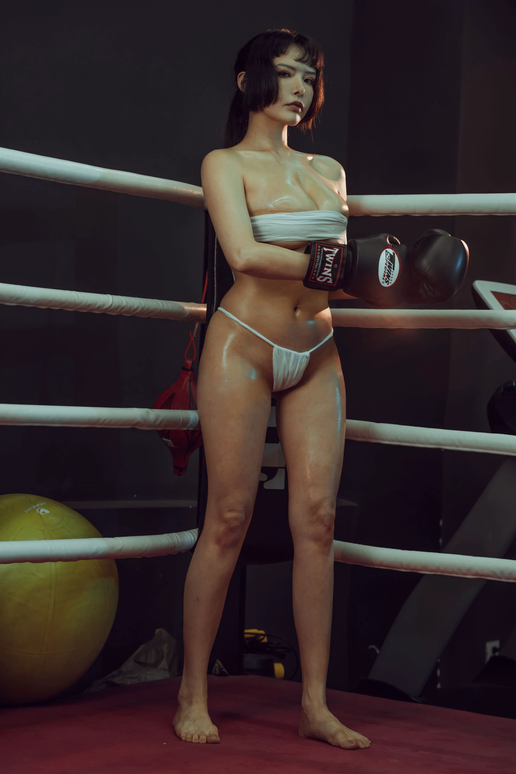 [网红COSER] 秋和柯基(夏小秋秋秋) – 地下拳 写真套图 - 爱照片