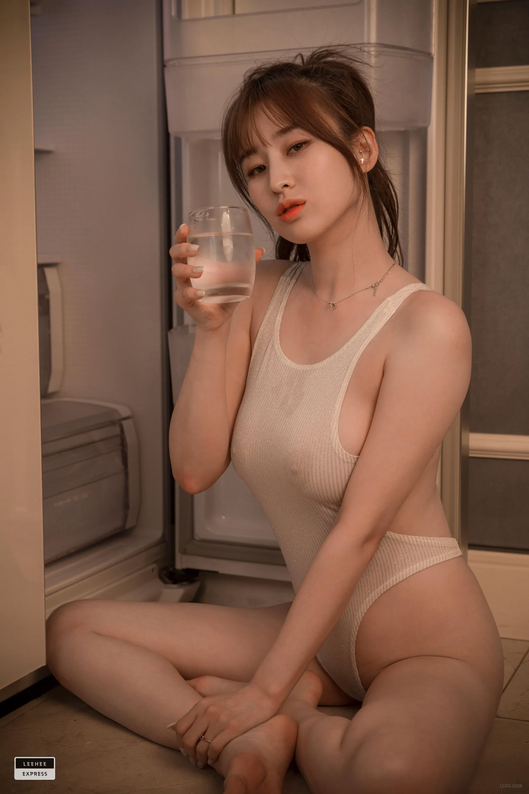 [LEEHEE EXPRESS] LEHC swimming pool – Woo - 爱照片