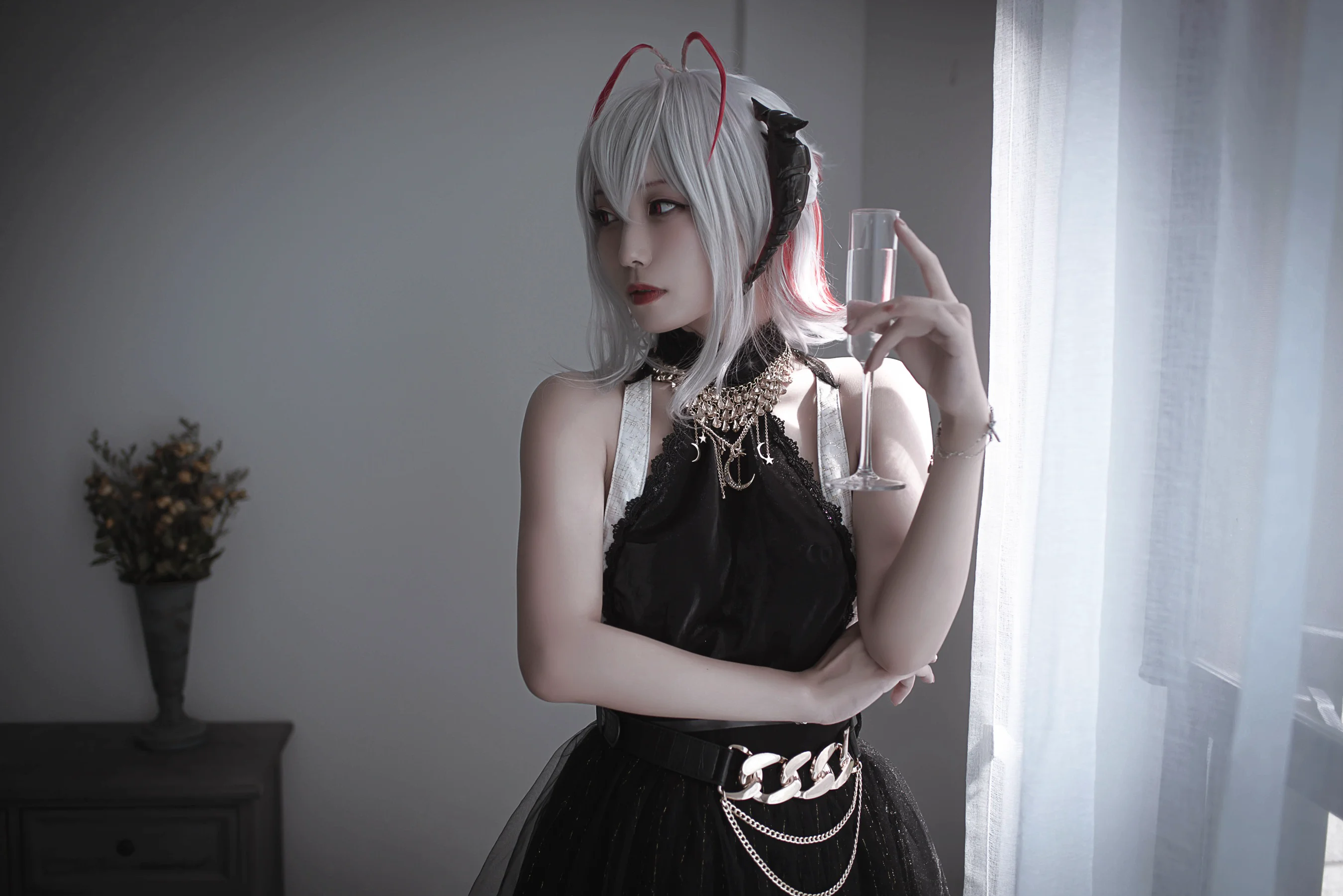 切切celia – 明日方舟 W 礼服 - 爱照片