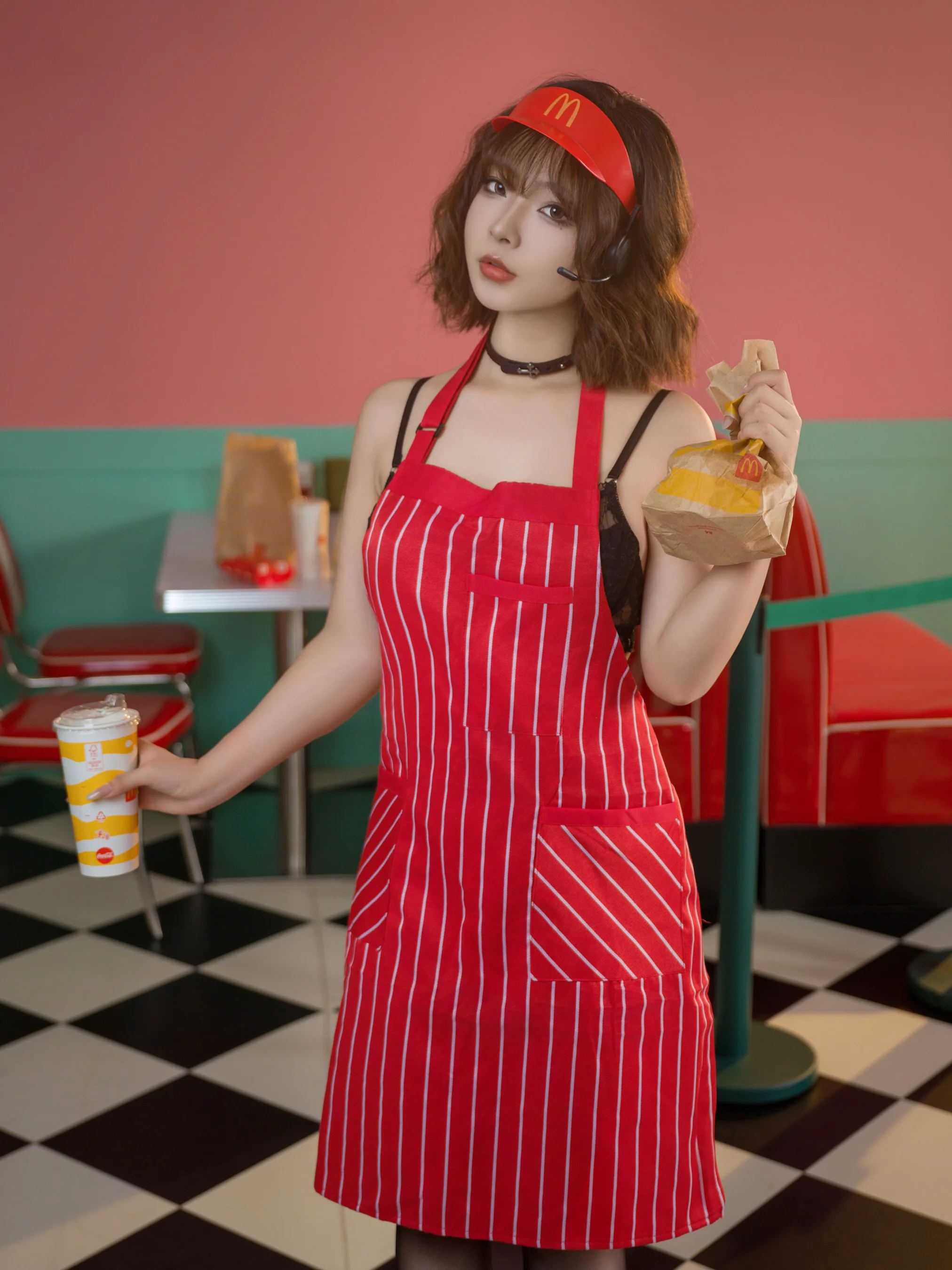 yuuhui玉汇 – 麦当劳的女服务员 - 爱照片