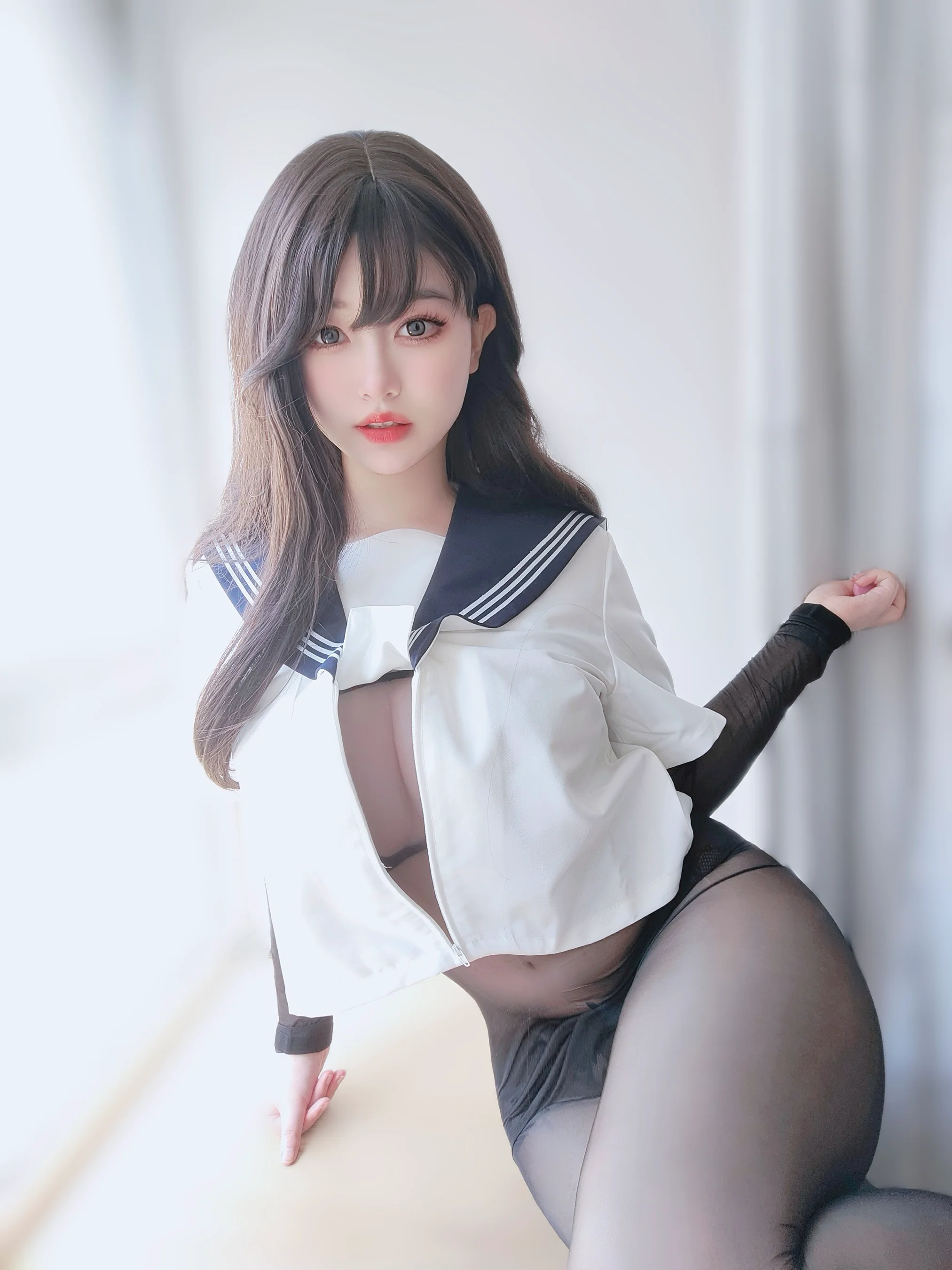 女主K –  性感水手服妹妹 - 爱照片