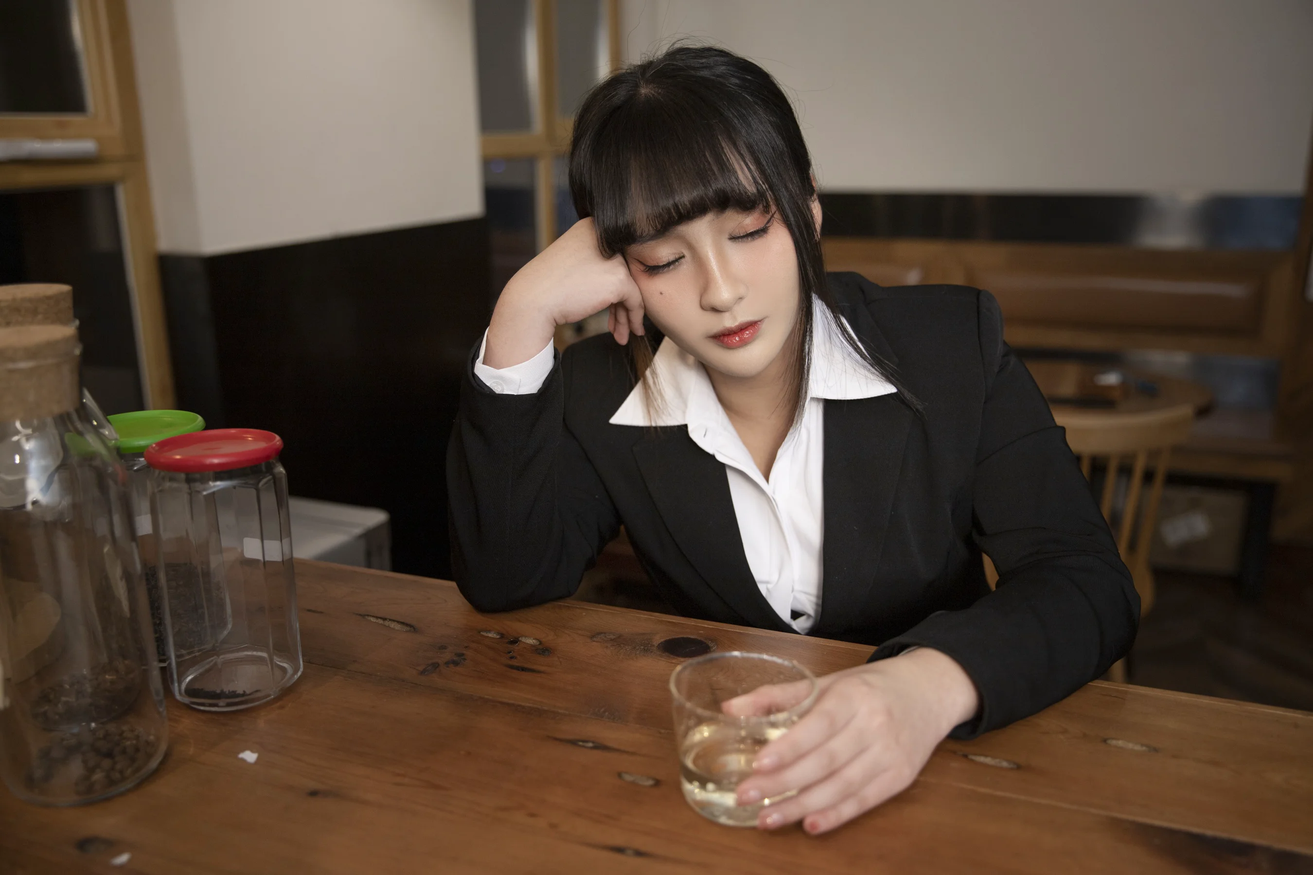 洛璃 LoLiSAMA – 醉酒OL - 爱照片