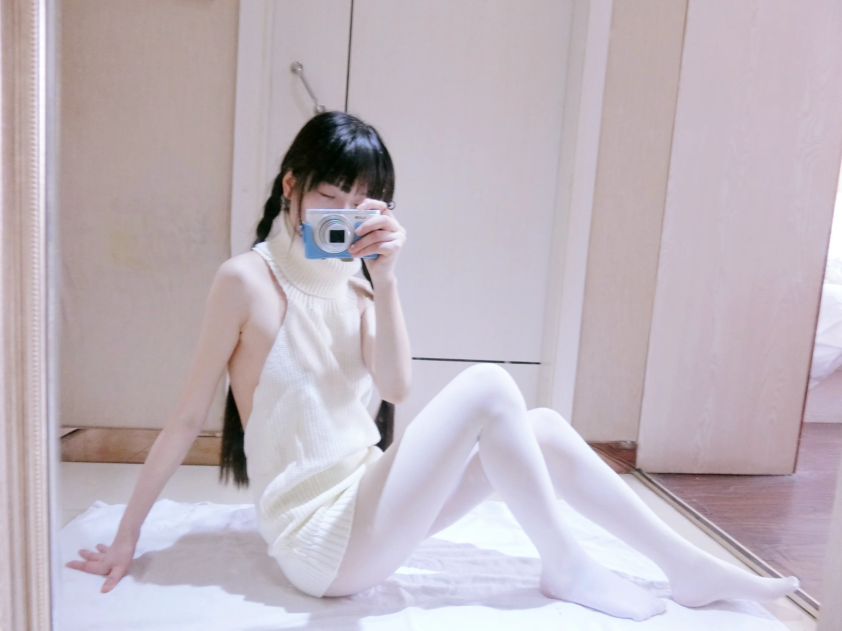 西尔酱 – 露背毛衣 - 爱照片