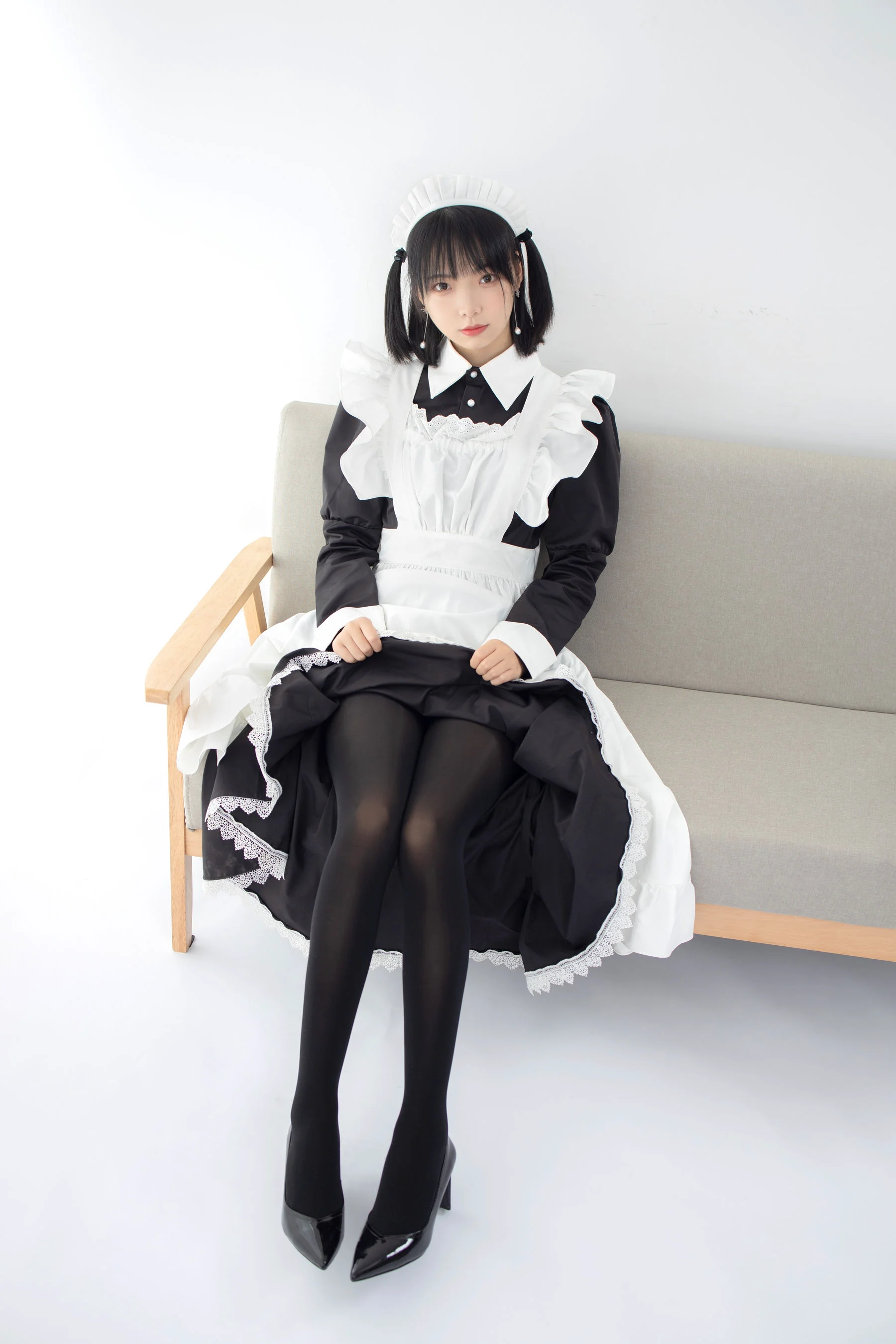 卉子《80D黑丝 踩物女仆》 [森萝财团] JKFUN-029 写真集 - 爱照片