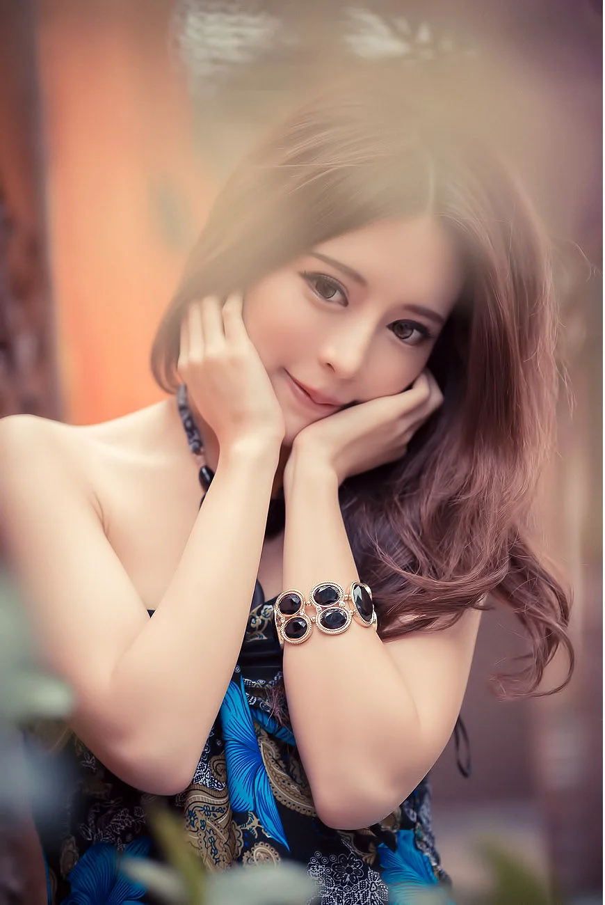 [台湾正妹] 大眼正妹张齐郡《炫彩外拍》写真集 - 爱照片