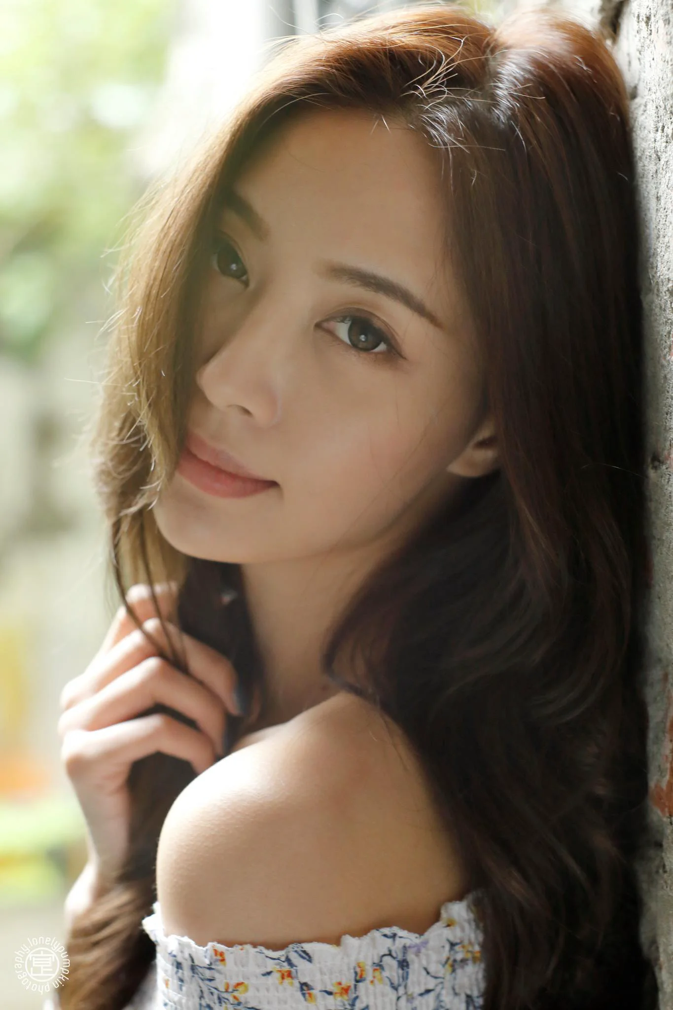 [台湾网红美女] Emma江雨恩《西藏路+南機場公寓》 写真集 - 爱照片