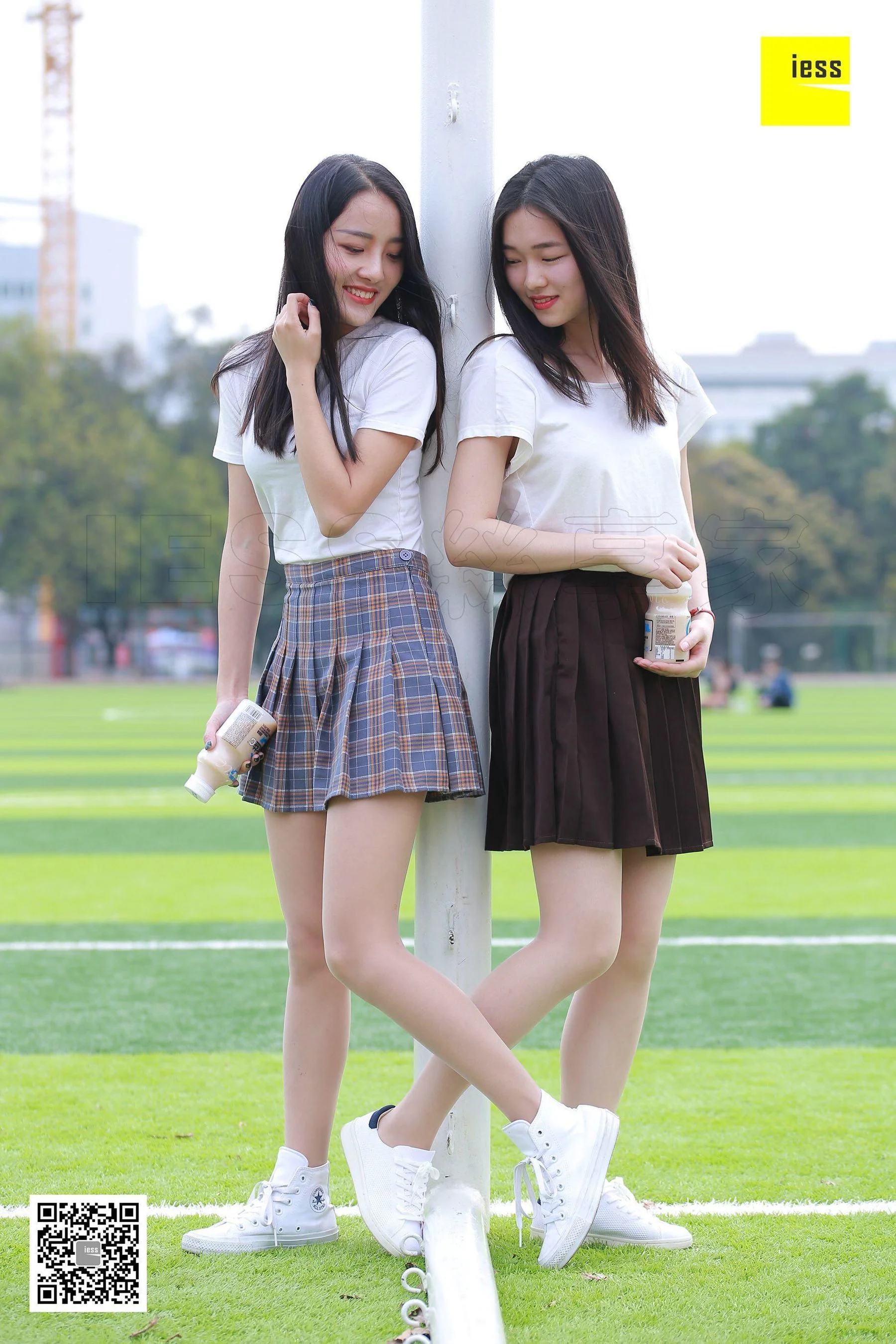 婉萍&露子《同窗肉丝情》 [异思趣向IESS] 丝享家【魔鬼周三】特刊10期 写真集 - 爱照片